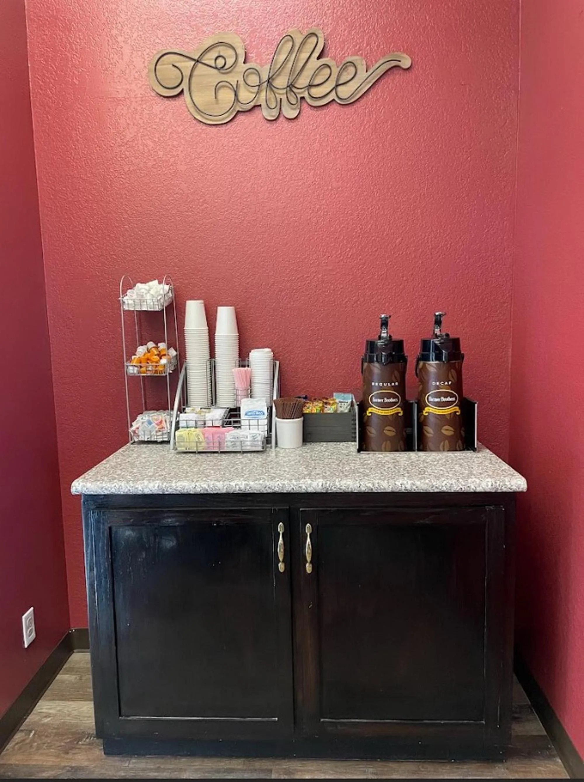 Coffee/tea facilities in Glendive Lodge