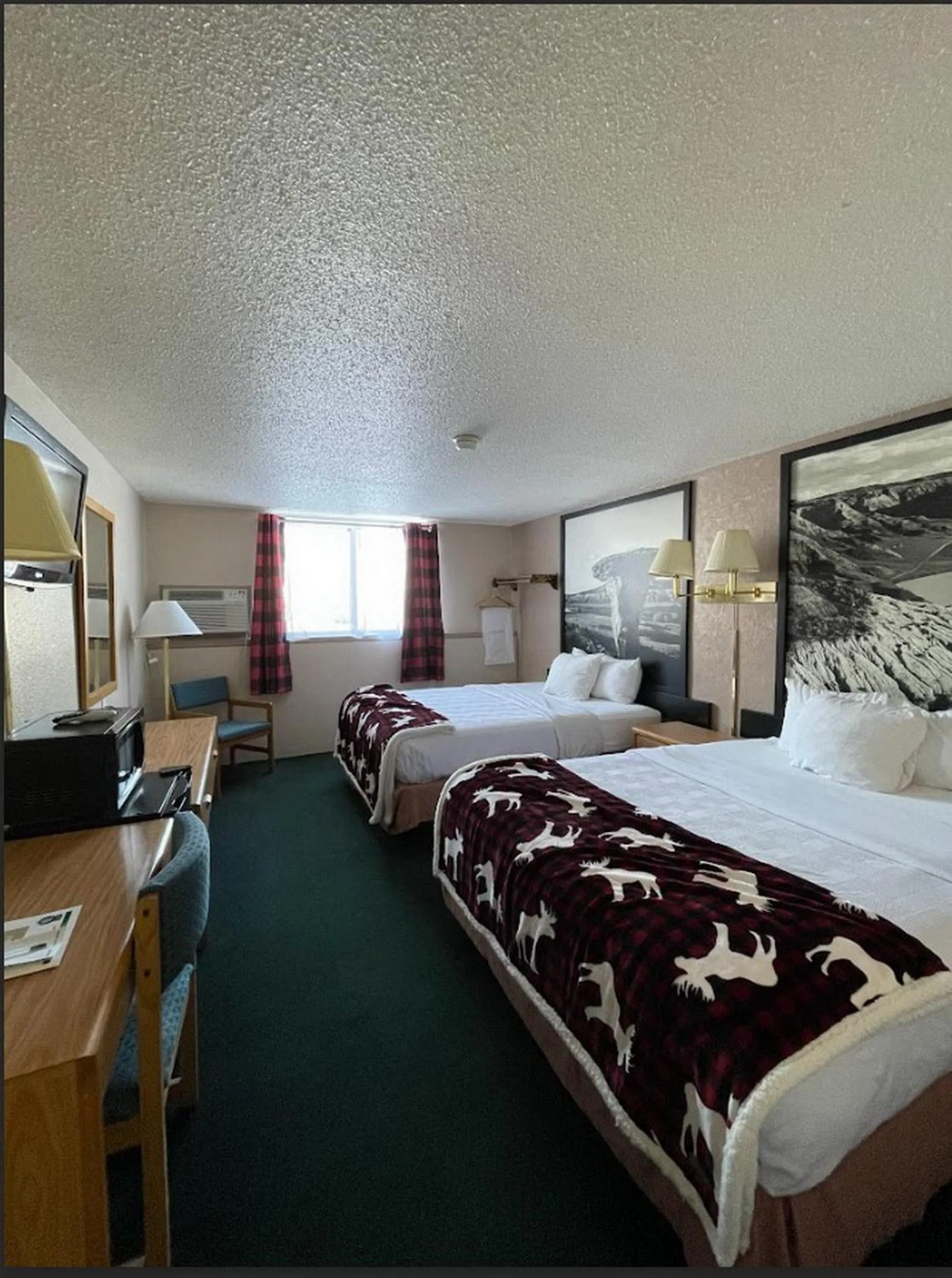 Bedroom, Bed in Glendive Lodge