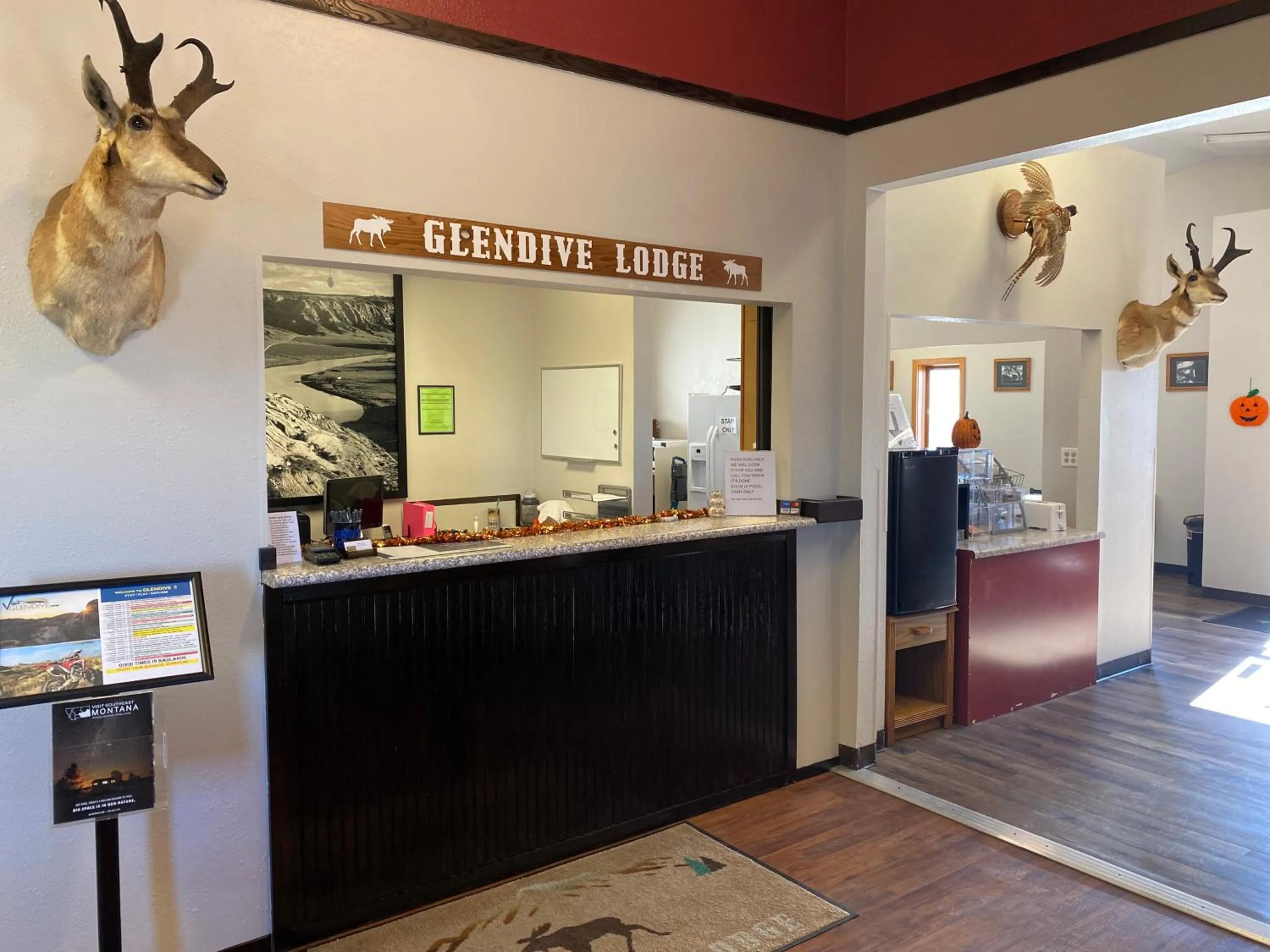 Lobby or reception in Glendive Lodge