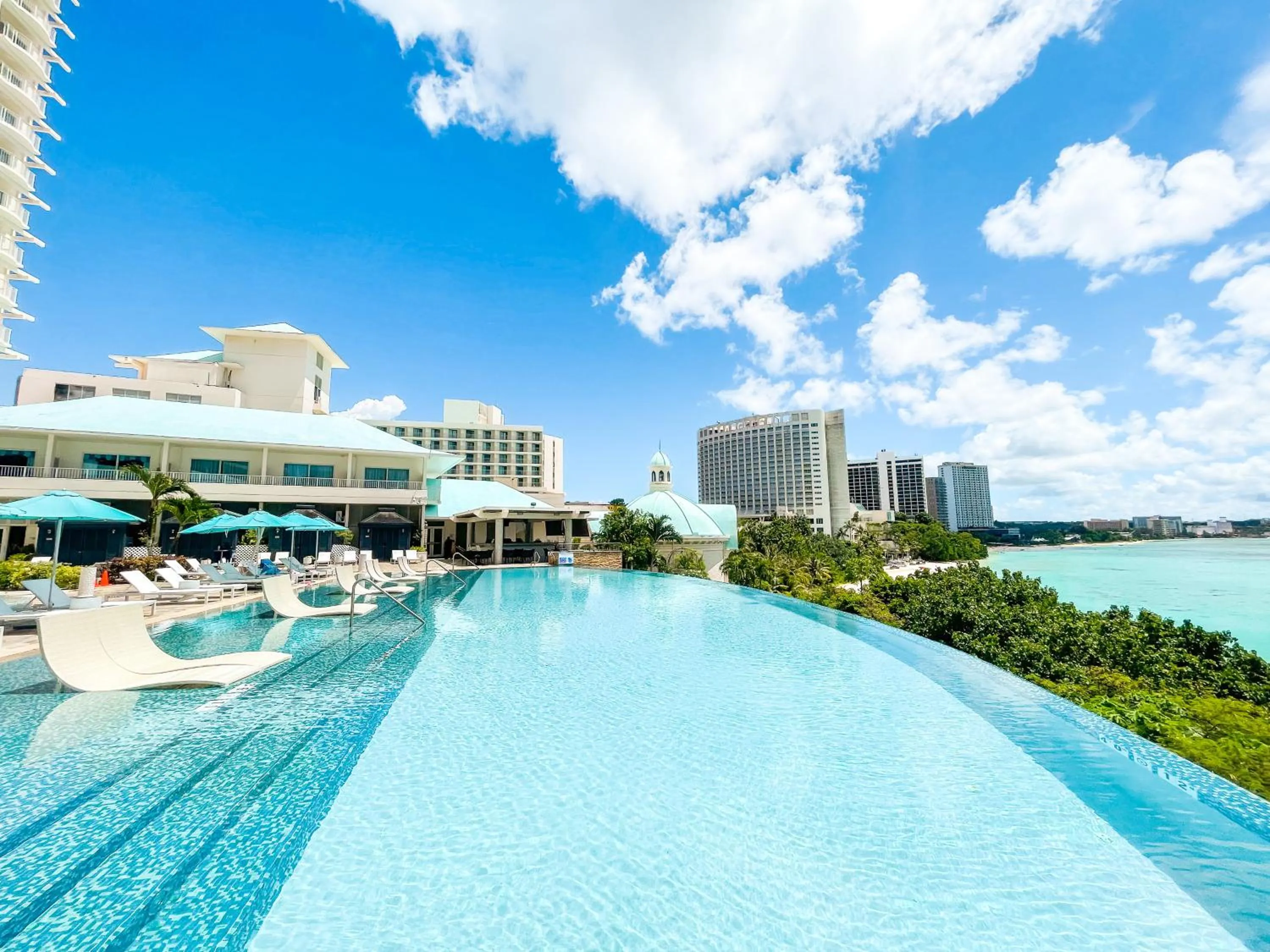 Swimming pool in Lotte Hotel Guam