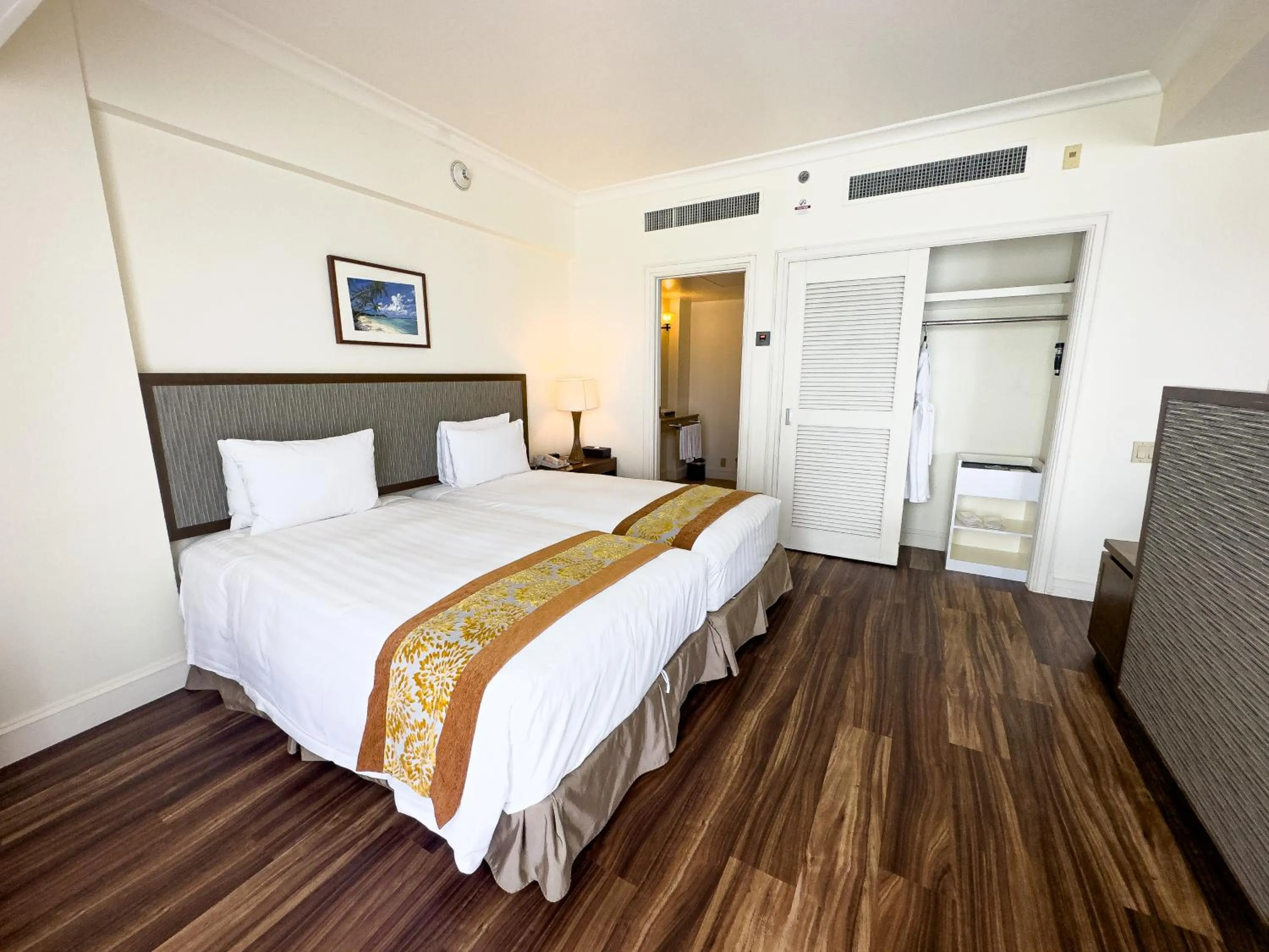 Bedroom, Bed in Lotte Hotel Guam