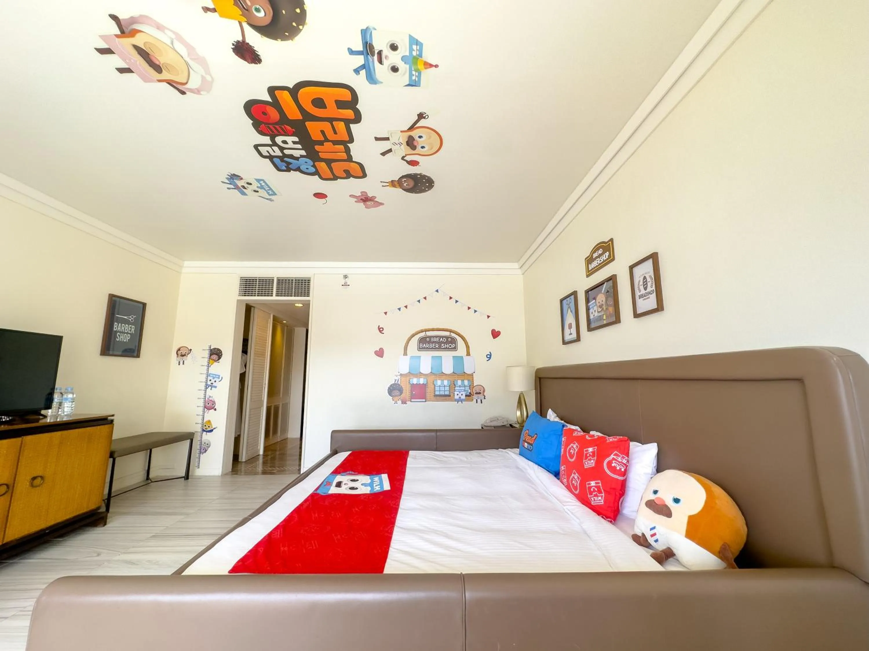 Bedroom, Bed in Lotte Hotel Guam