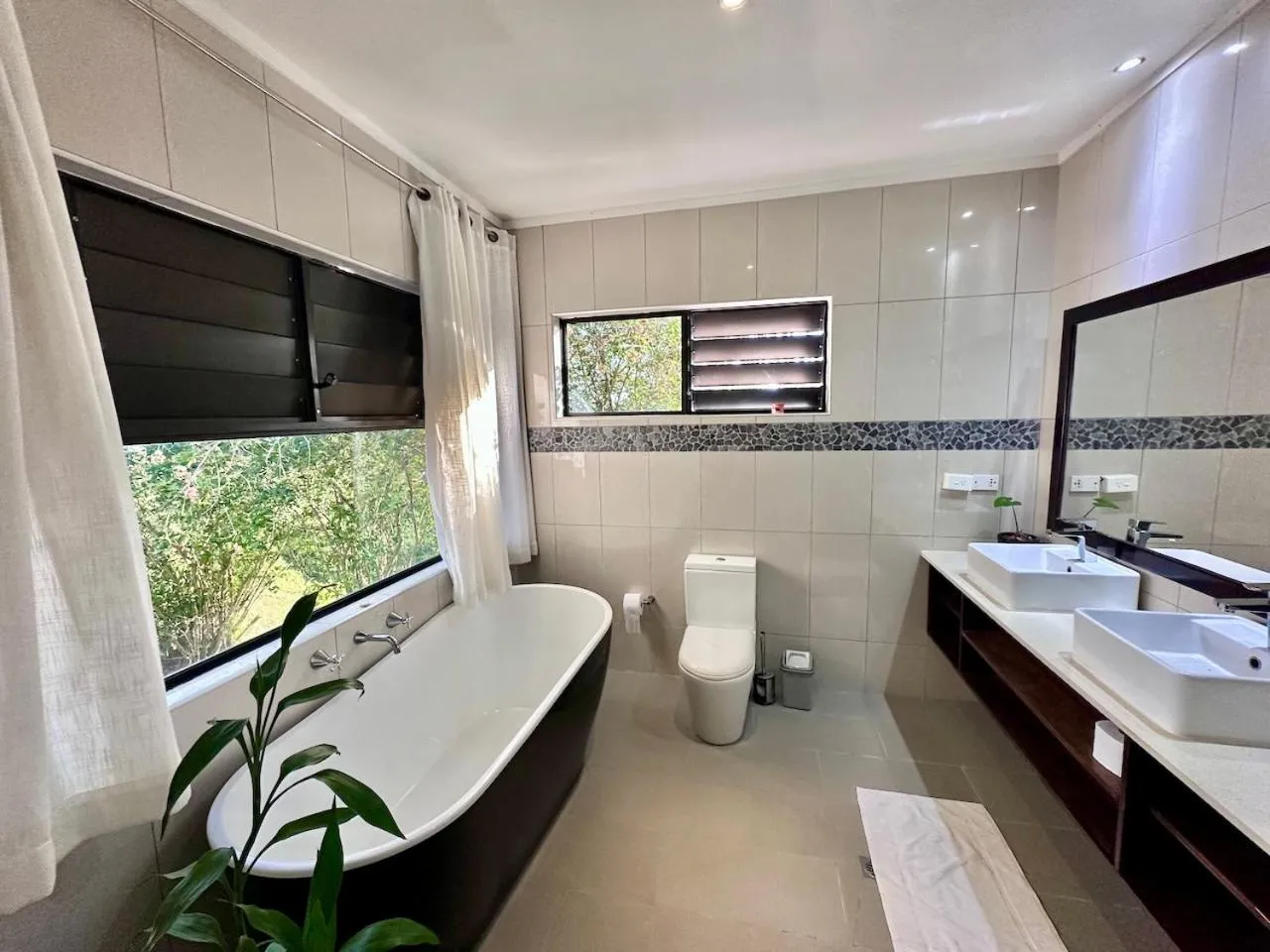 Bathroom in Sapphire Bay Fiji