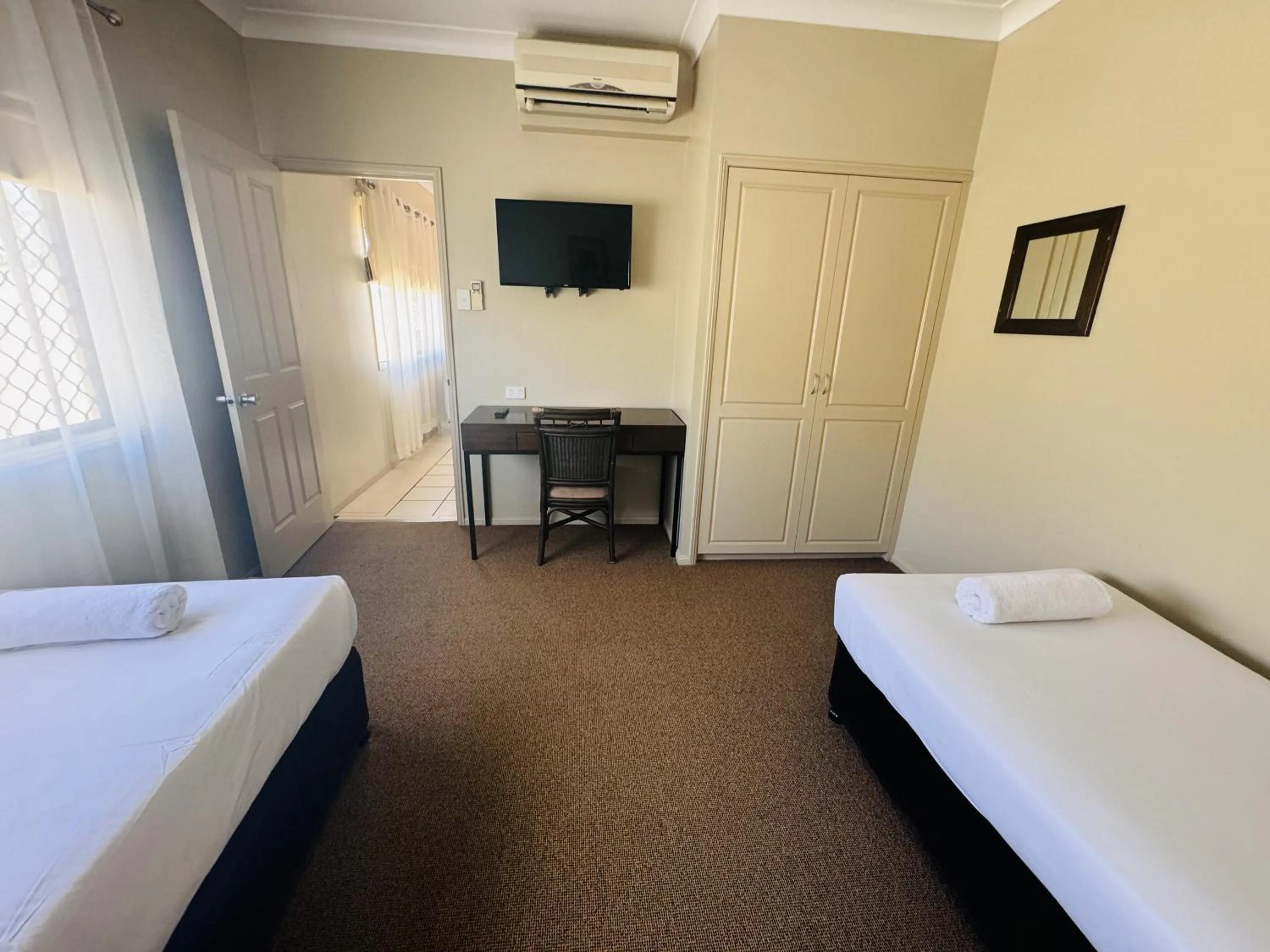 Bed in Best Western Bungil Creek Motel