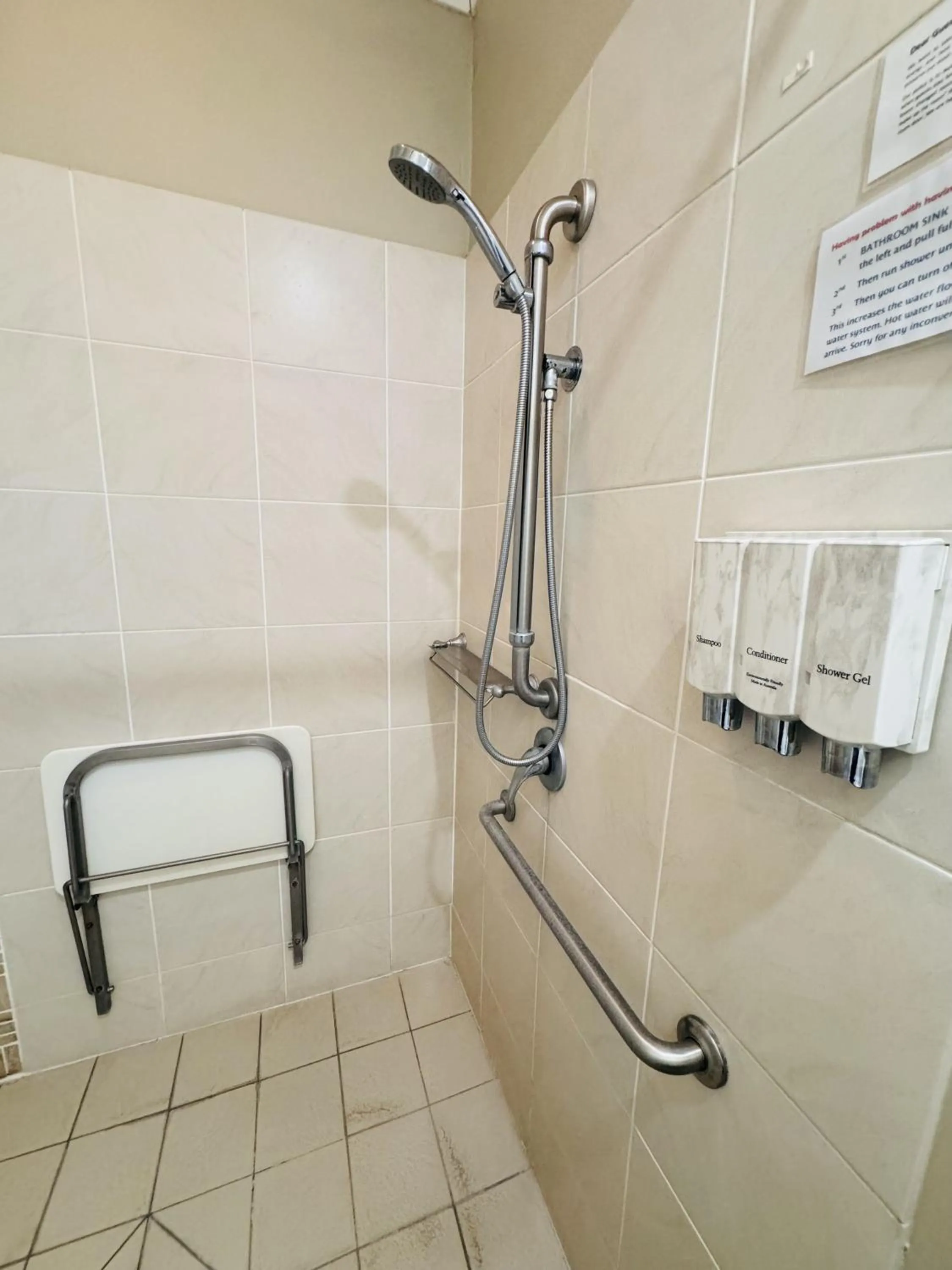 Shower in Best Western Bungil Creek Motel