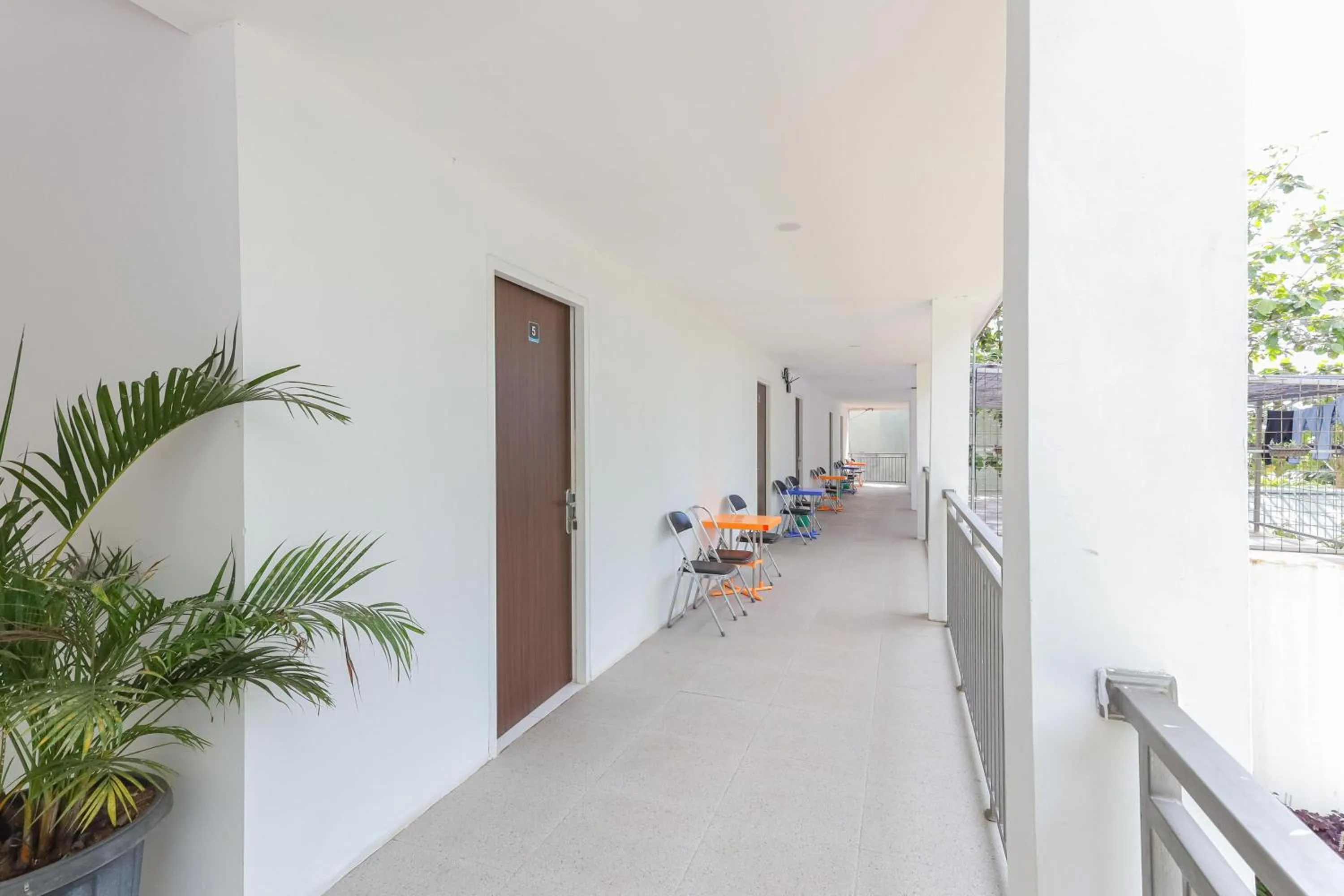 Balcony/Terrace in RedDoorz near RSUD Banten Serang