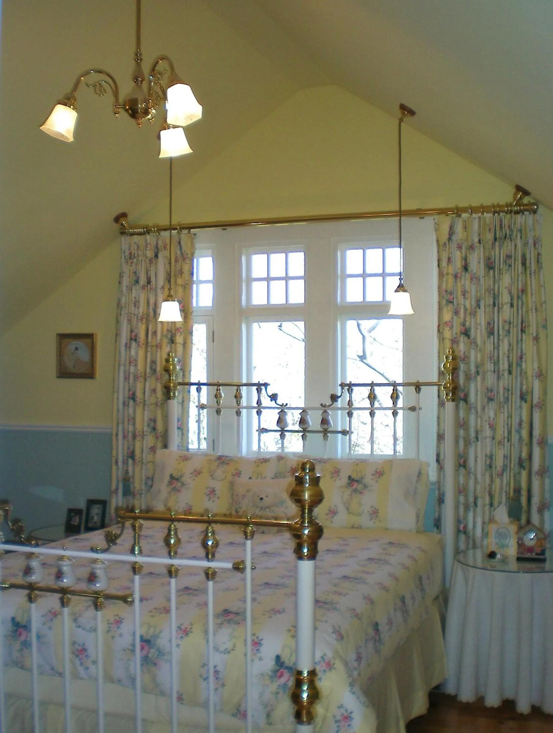 Bed in Water Bay Villa Bed & Breakfast