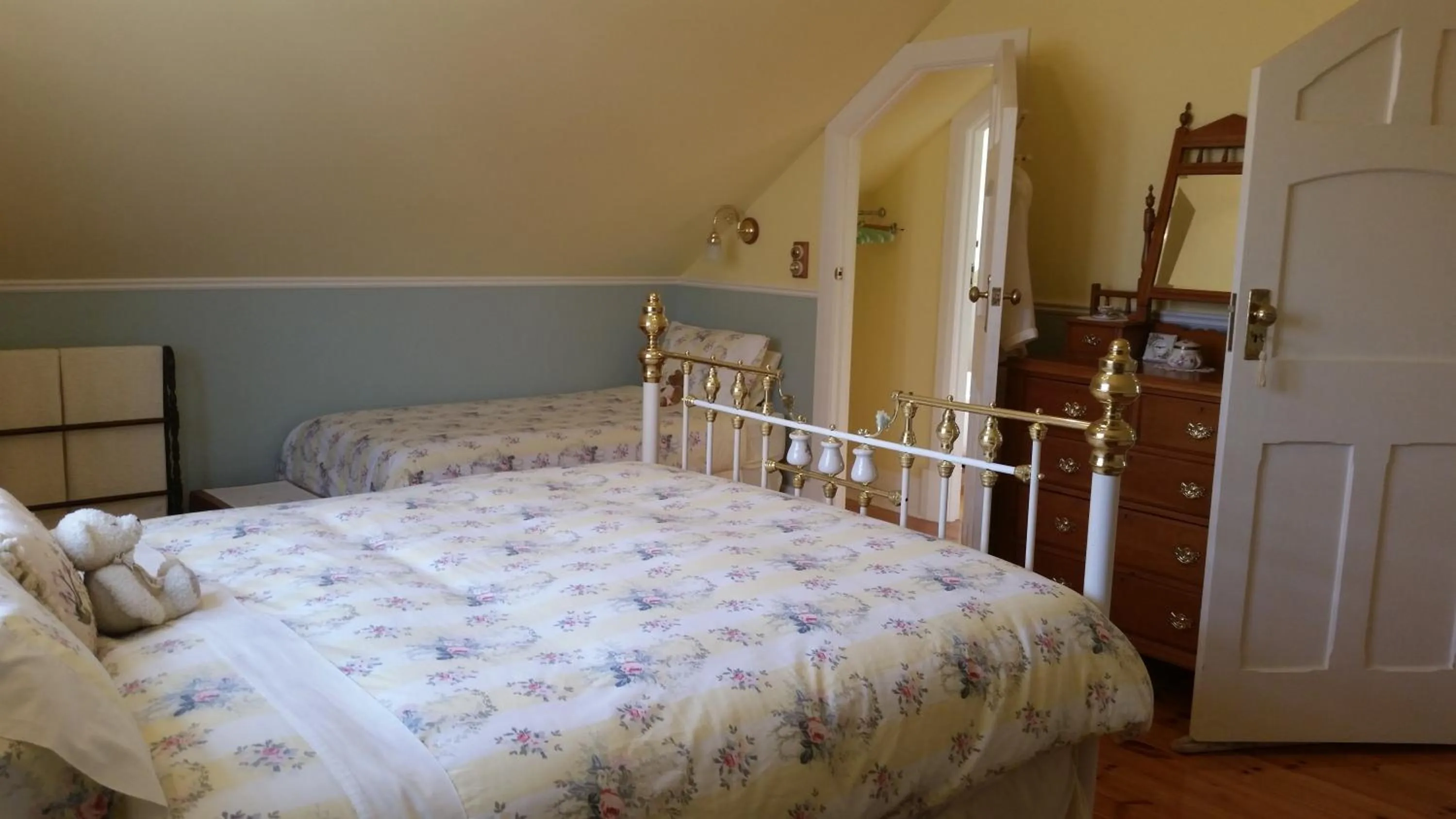 Bed in Water Bay Villa Bed & Breakfast