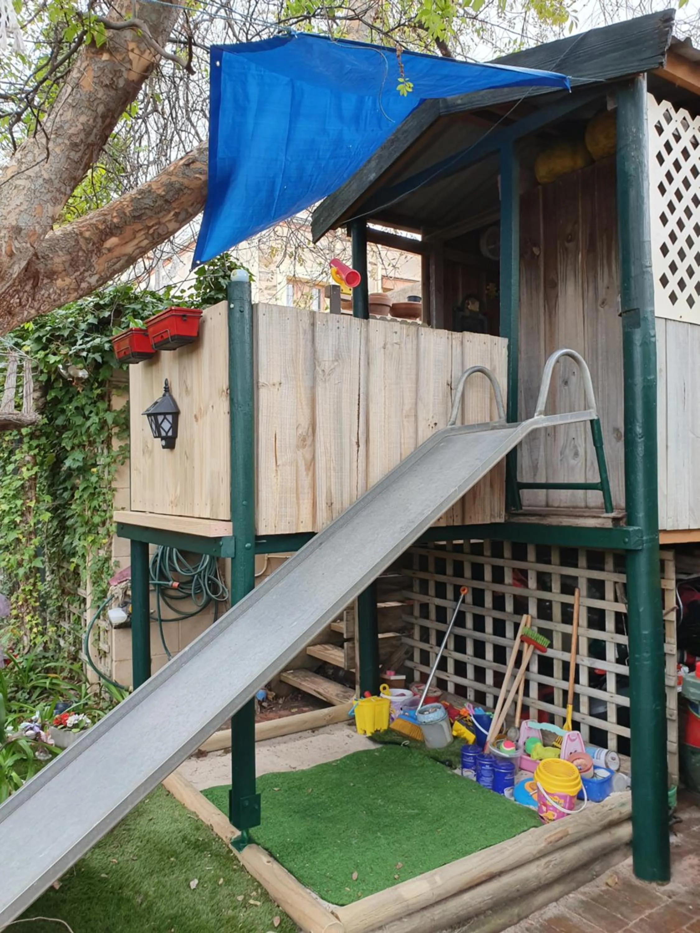 Children play ground in Water Bay Villa Bed & Breakfast