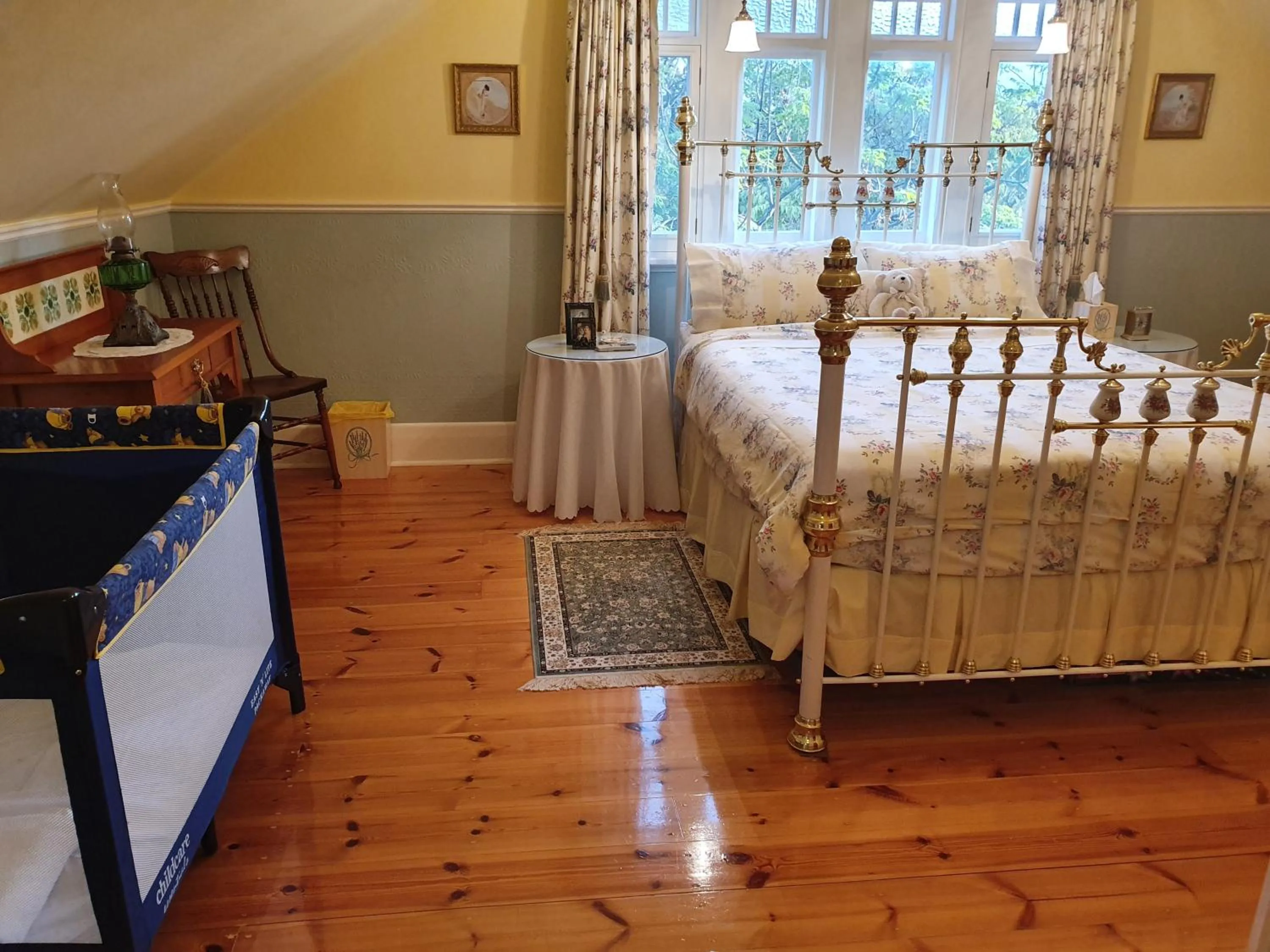 Bed in Water Bay Villa Bed & Breakfast