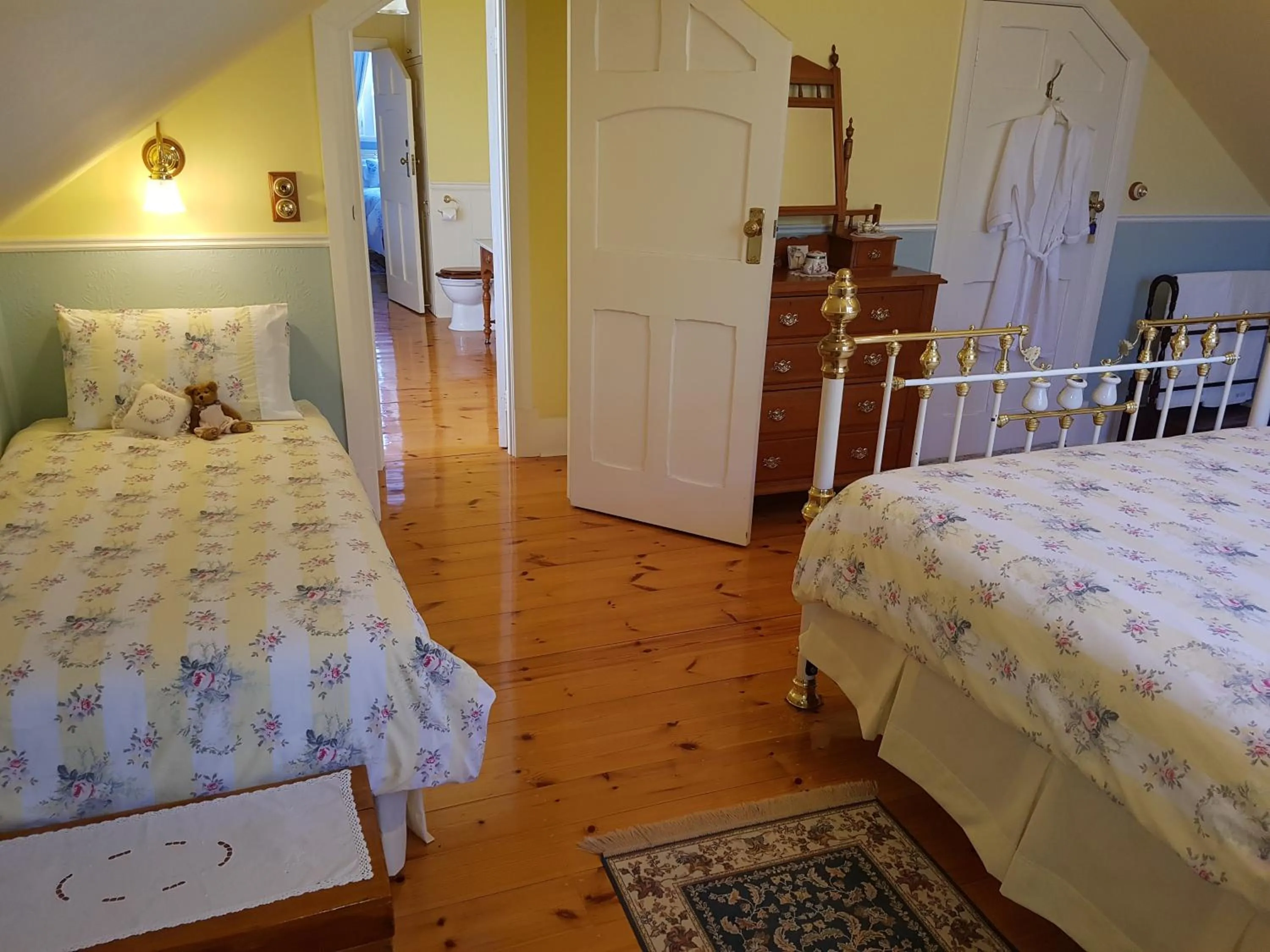 Bed in Water Bay Villa Bed & Breakfast