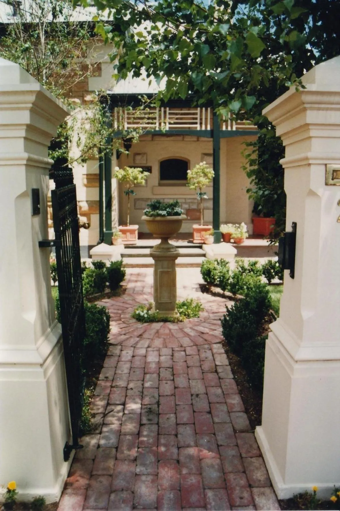 Facade/entrance in Water Bay Villa Bed & Breakfast