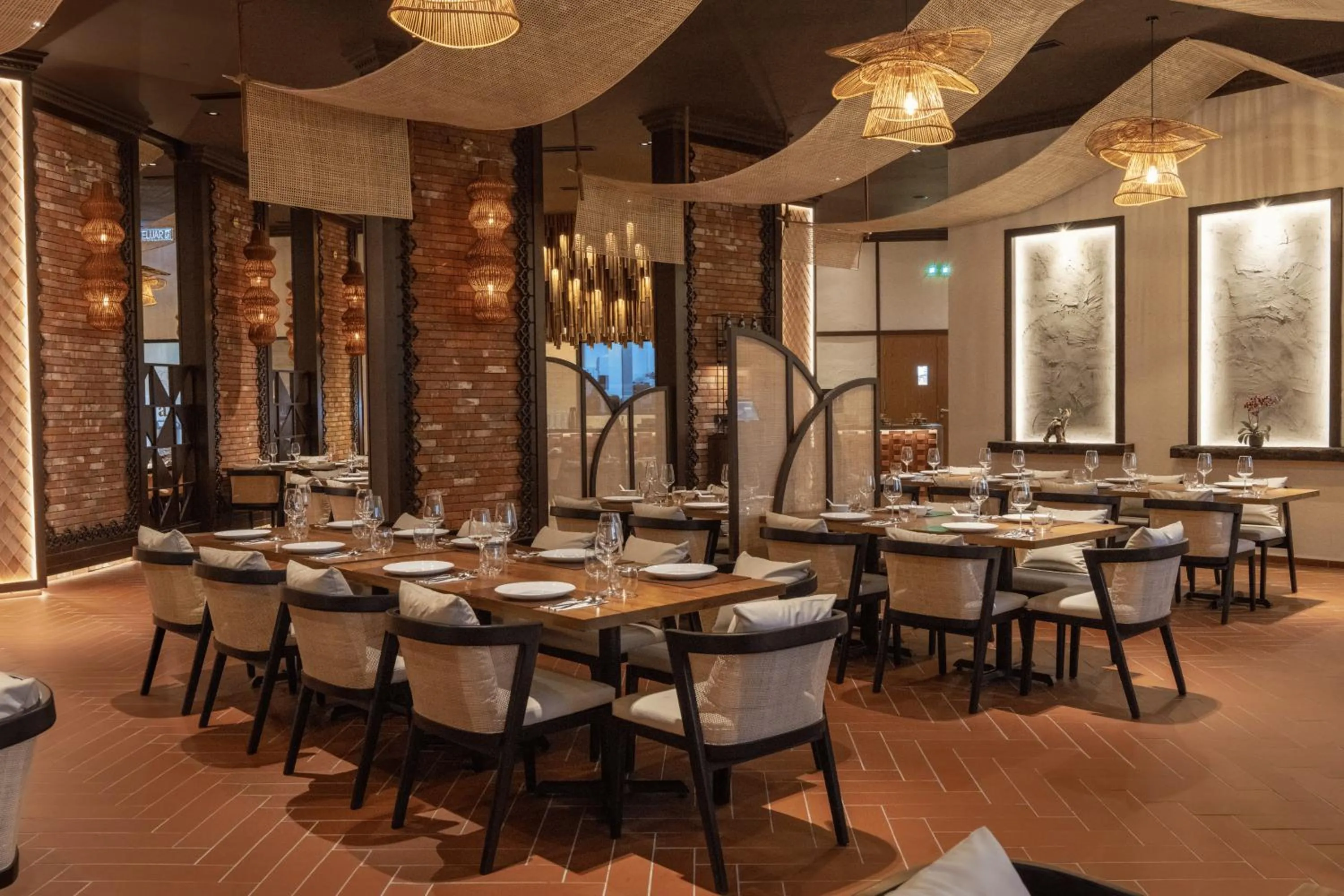 Restaurant/places to eat in M Resort & Hotel Kuala Lumpur