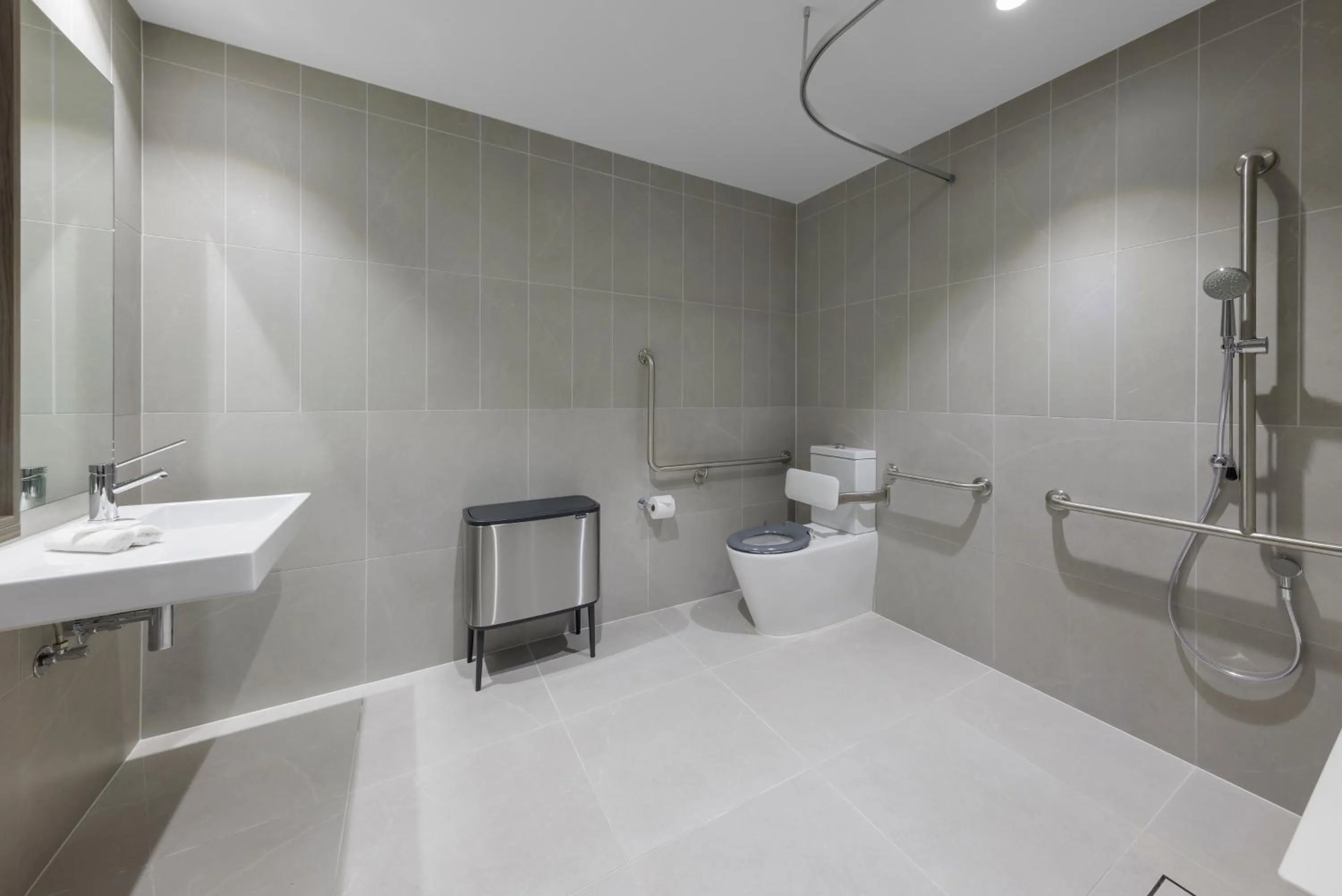 Shower in Quest Watergardens