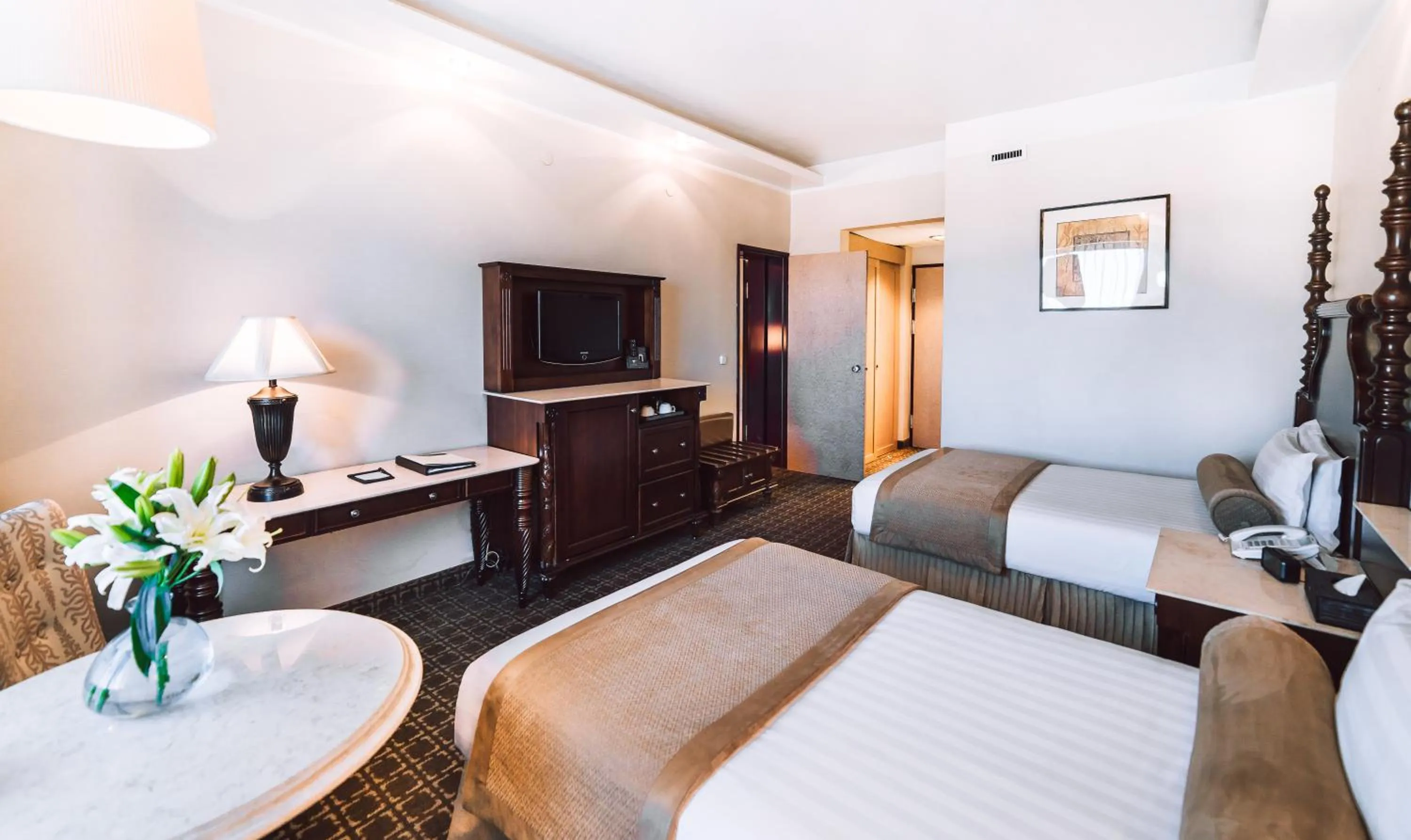 Bedroom, Bed in Chinggis Khaan Hotel