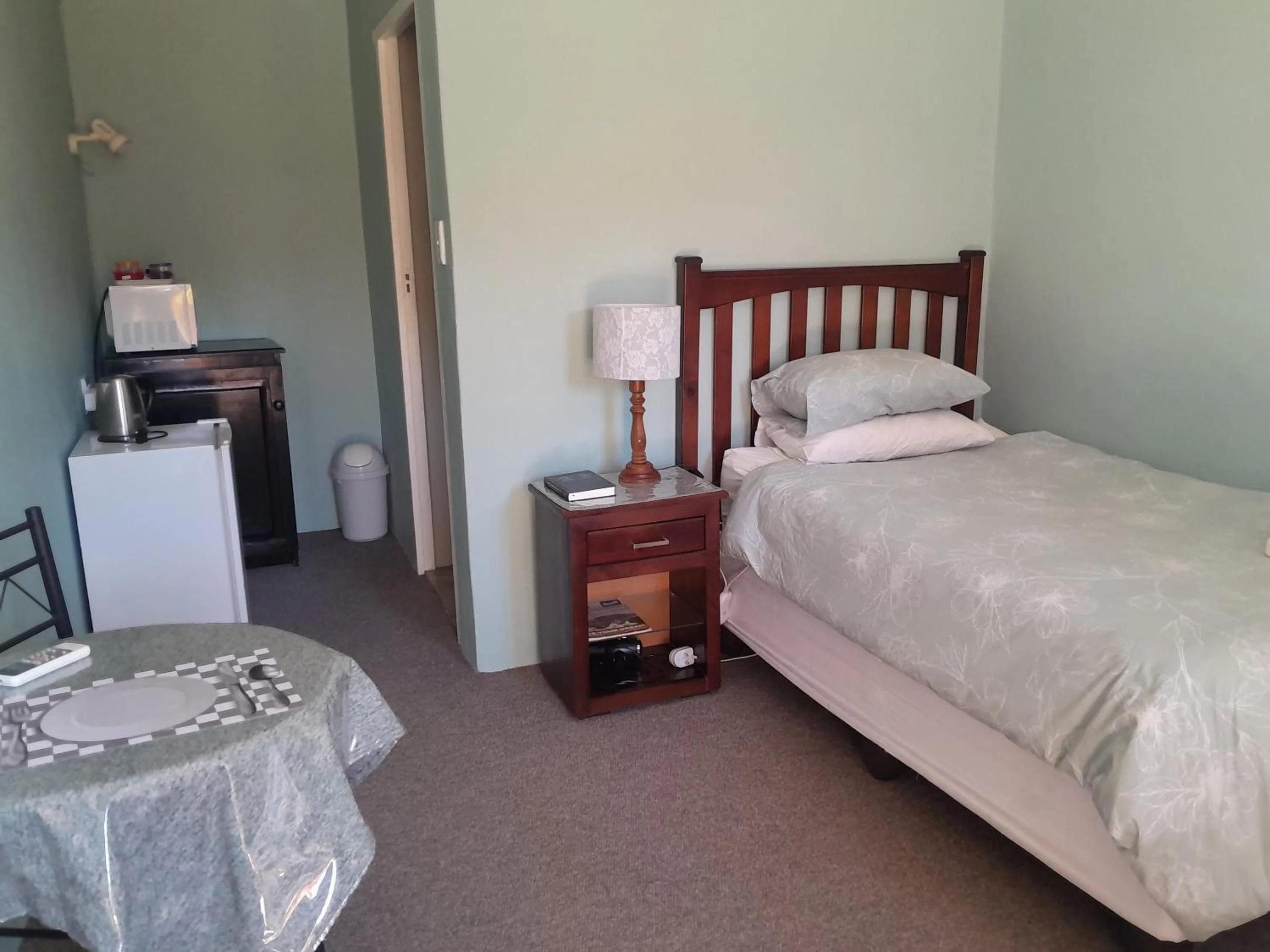 Photo of the whole room, Bed in Obesa Lodge