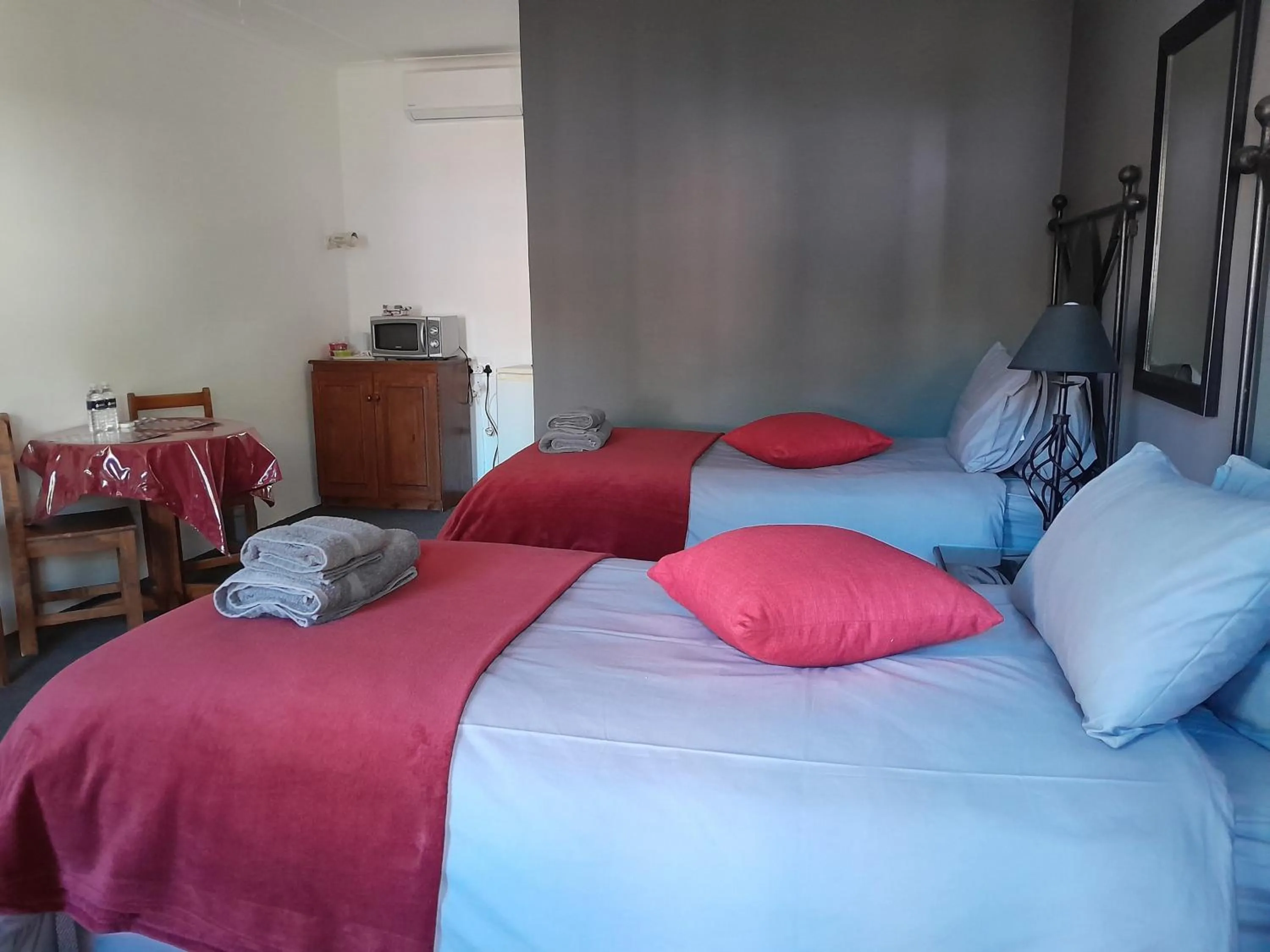 Bedroom, Bed in Obesa Lodge