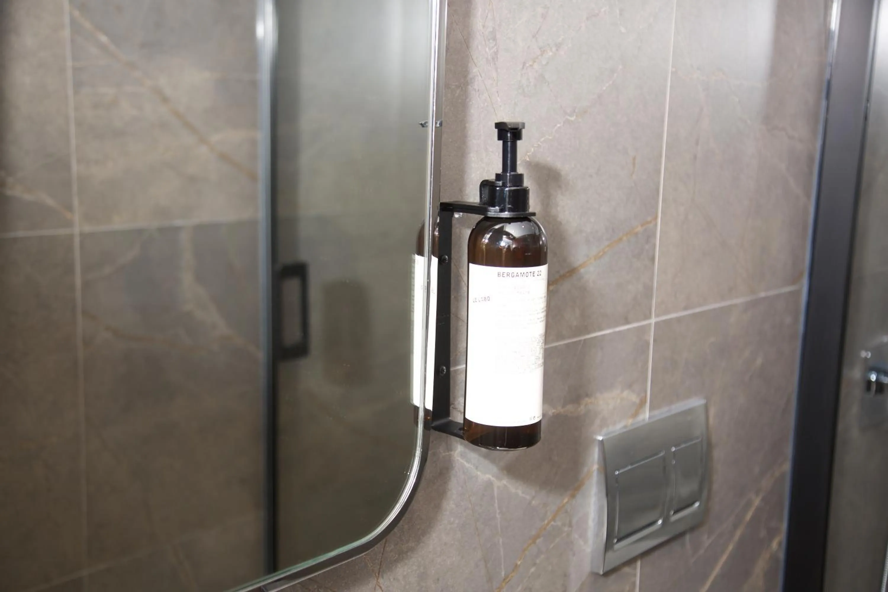 Shower in Yusufpasa Konagi - Special Class