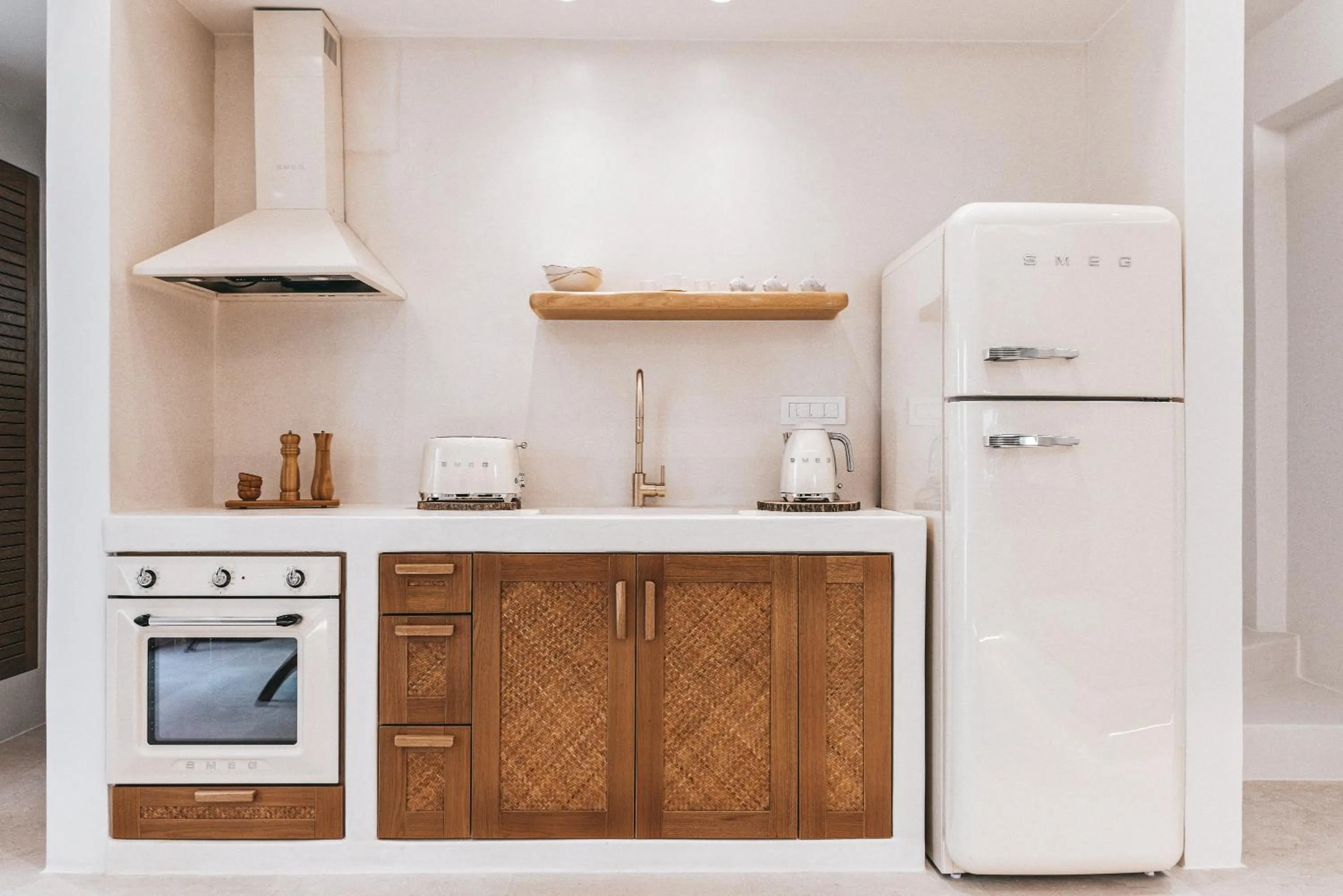 Coffee/tea facilities in Cocopalm Villas Naxos