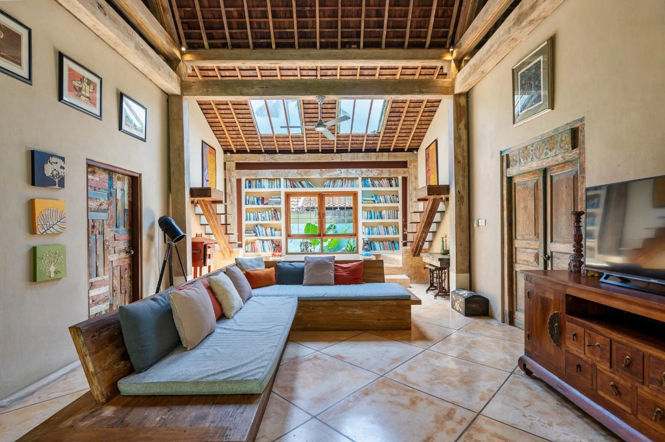 Living room in Aalaya Villa by Betterplace