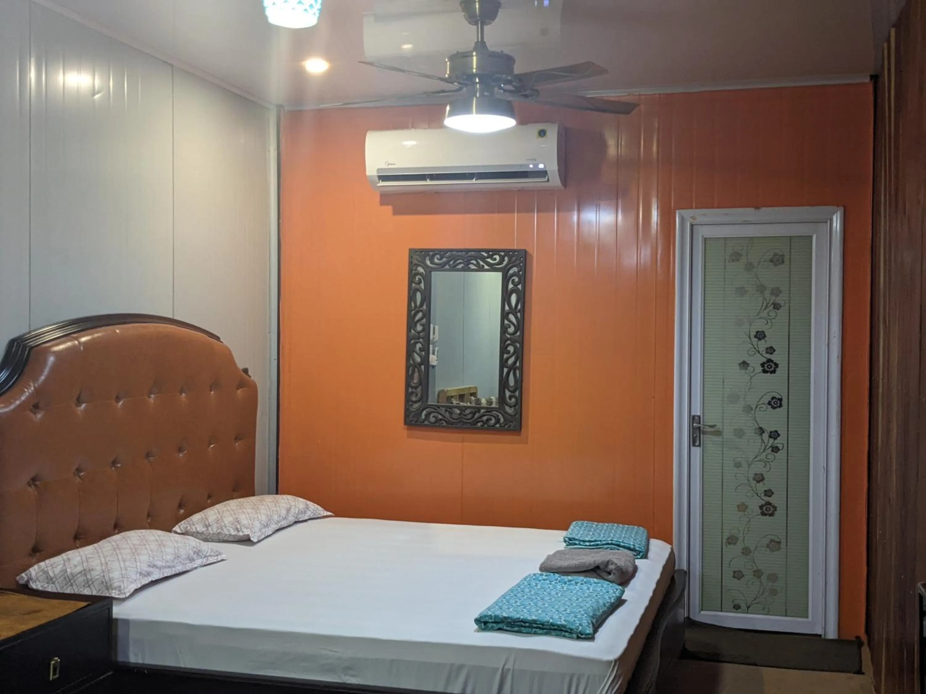 Bed in HOTEL THE CUBE STAY