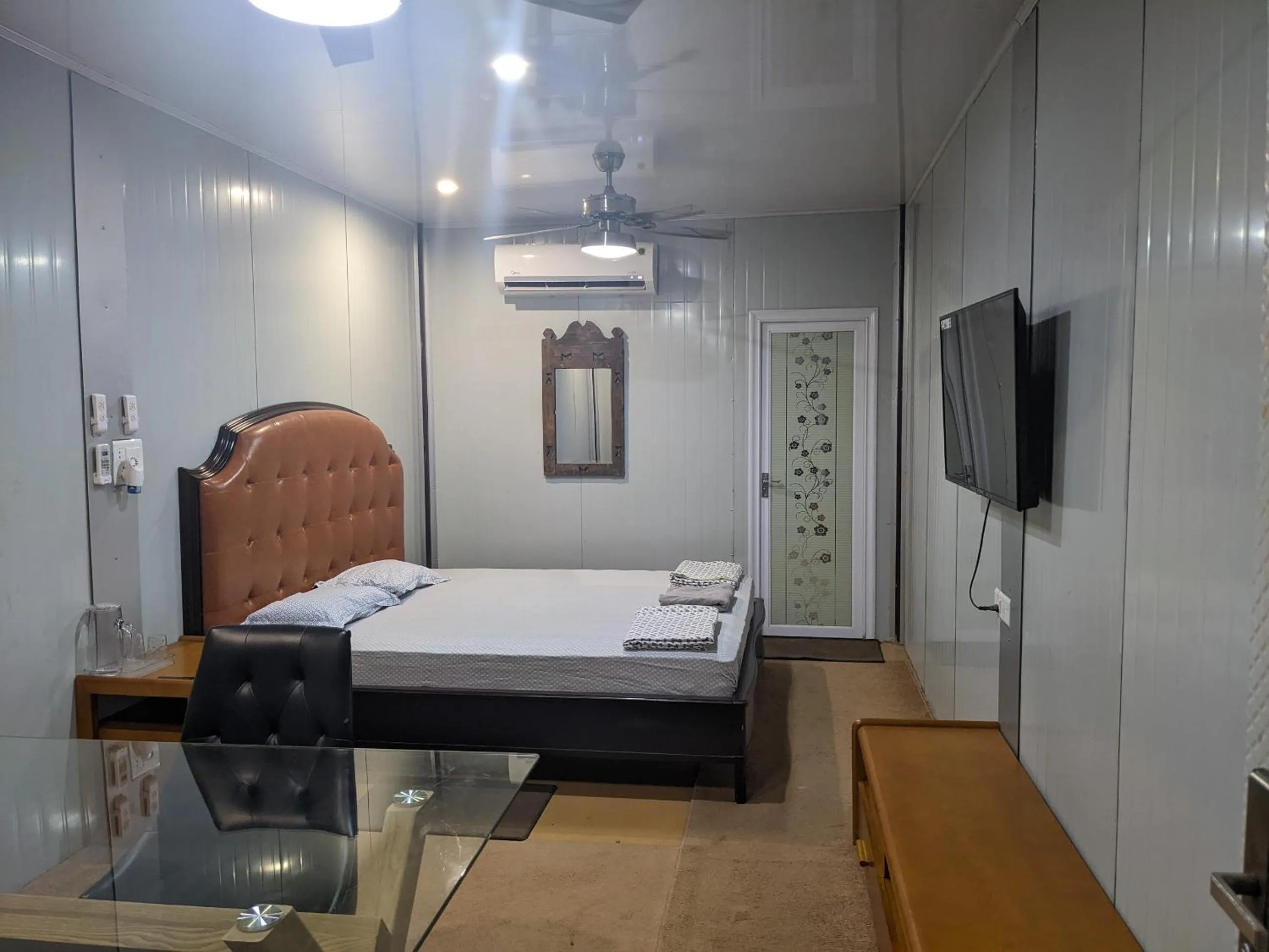 Bed in HOTEL THE CUBE STAY