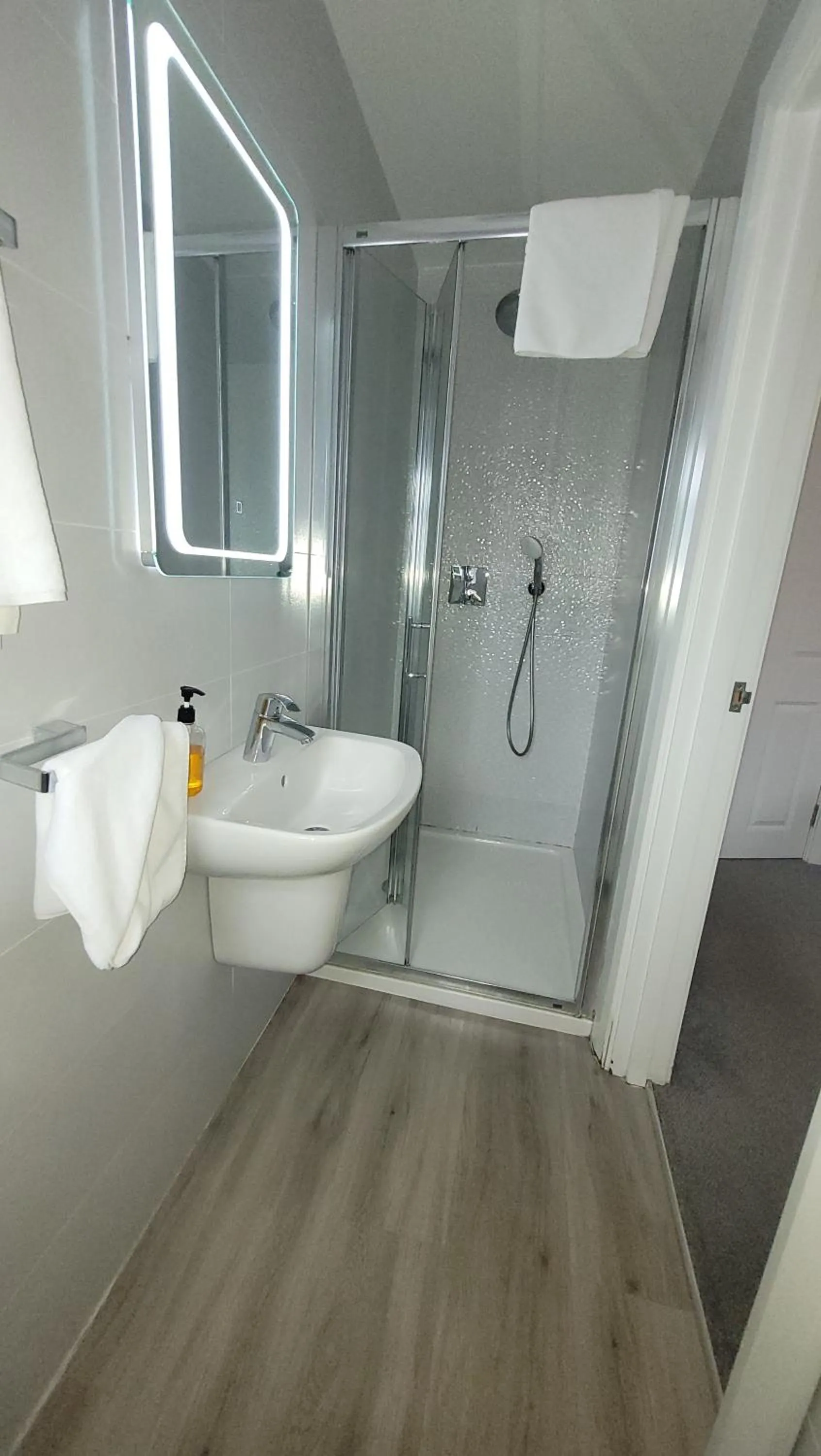 Bathroom in Murphy's Pub and Bed & Breakfast