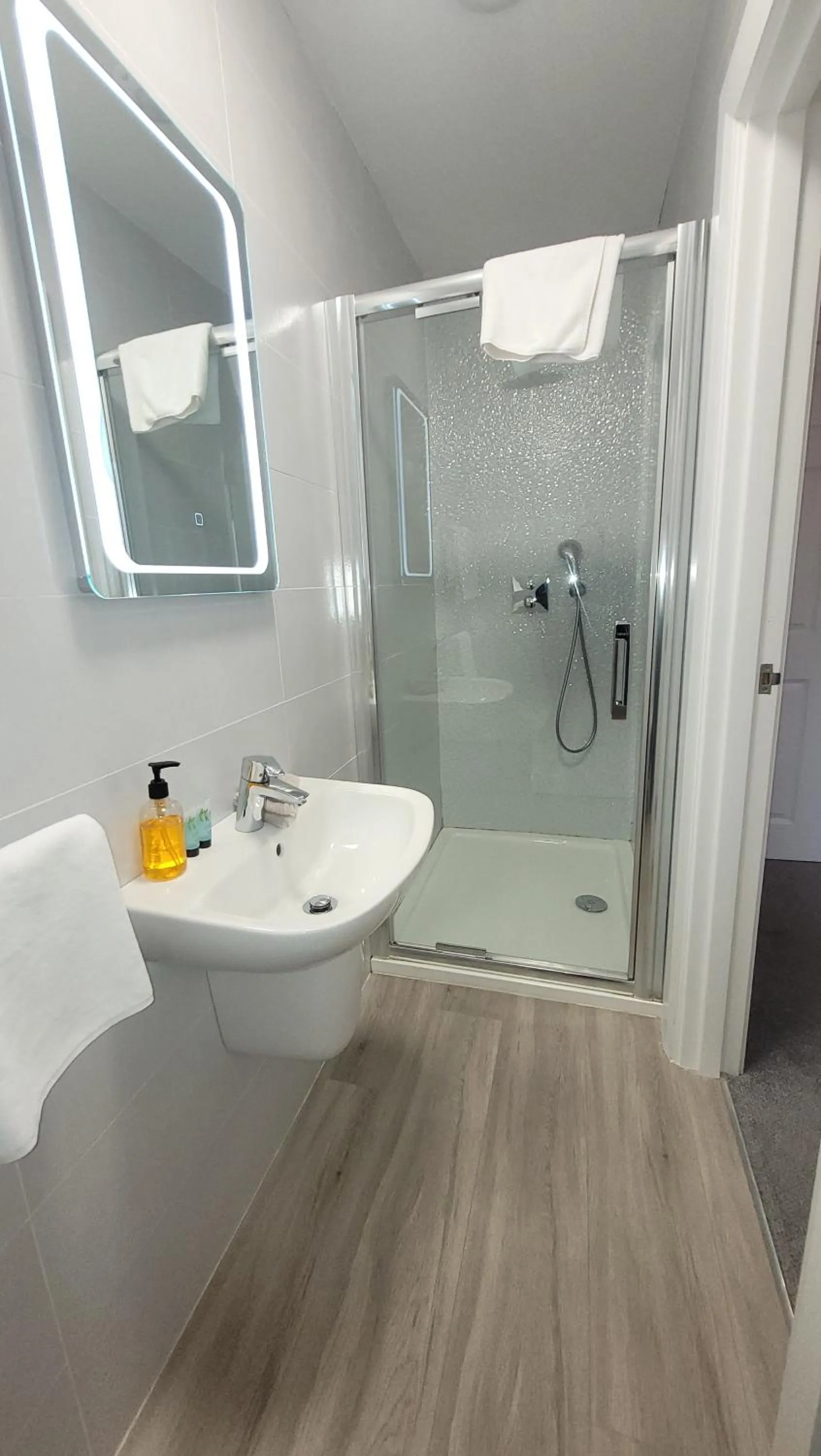 Bathroom in Murphy's Pub and Bed & Breakfast