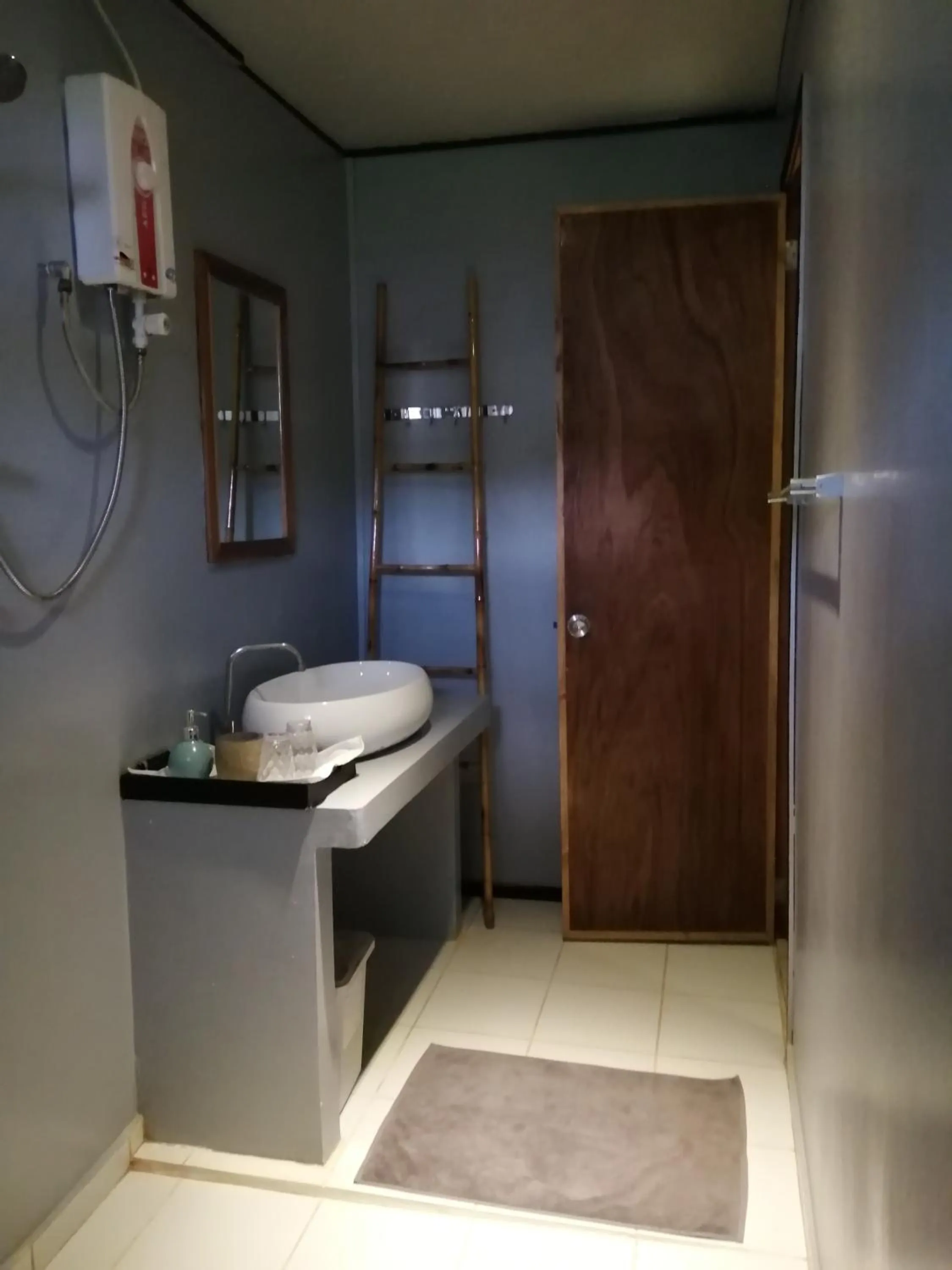 Bathroom in Keira Backpackers