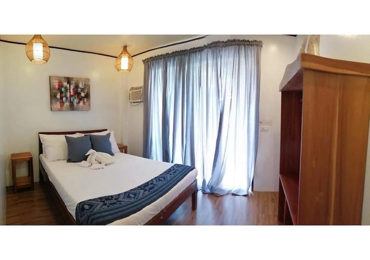 Photo of the whole room, Bed in Keira Backpackers