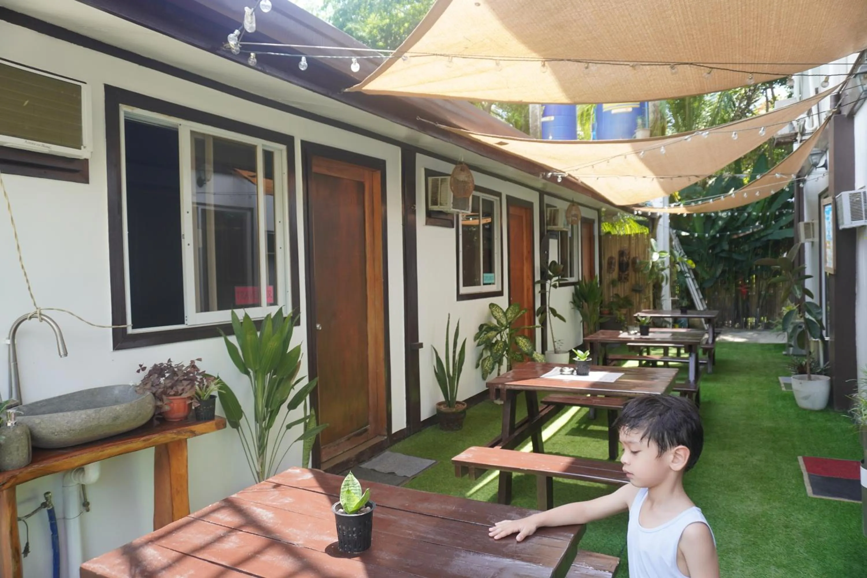 Seating area in Keira Backpackers