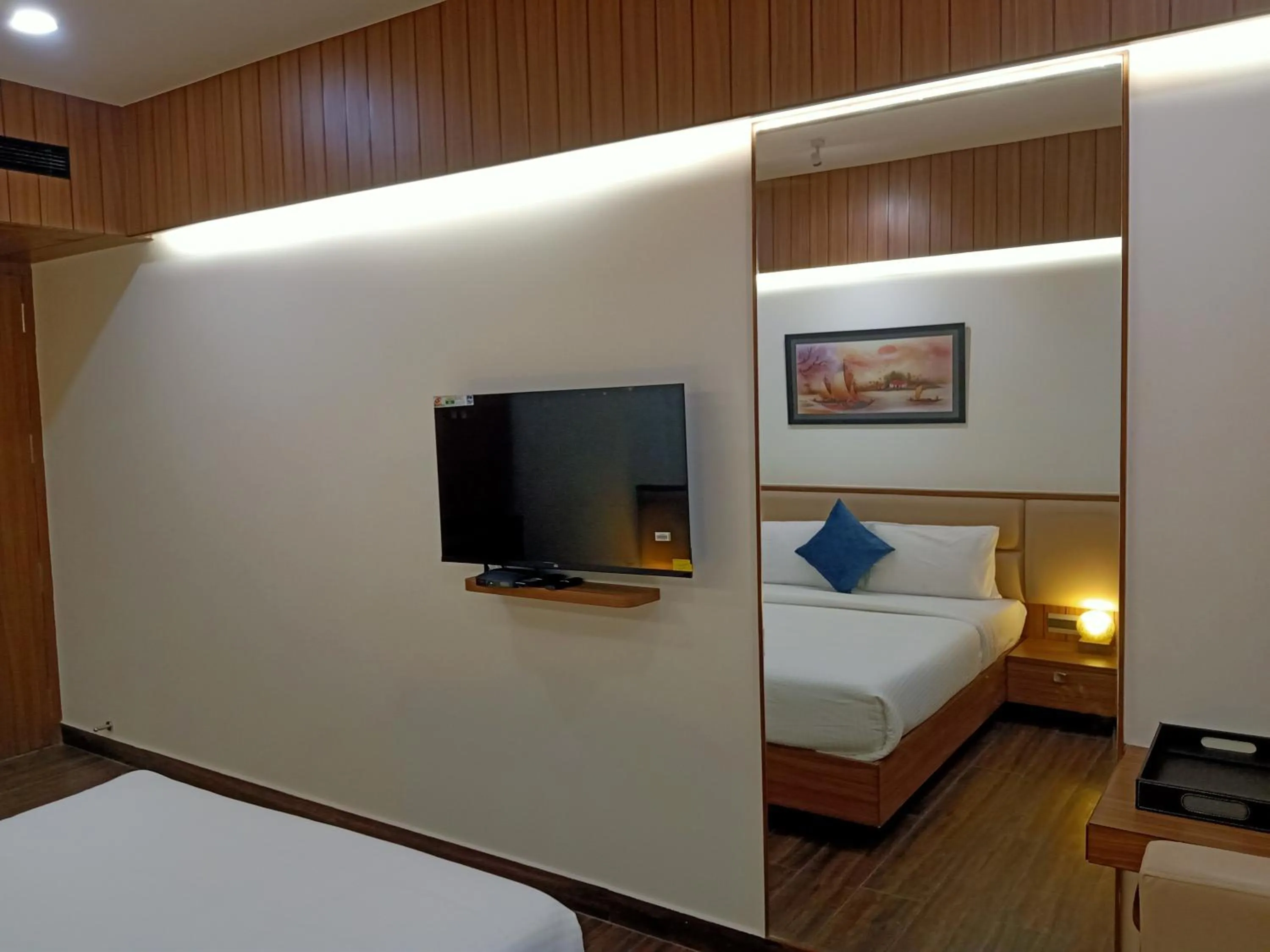 Communal lounge/ TV room, Bed in TGI Felicity