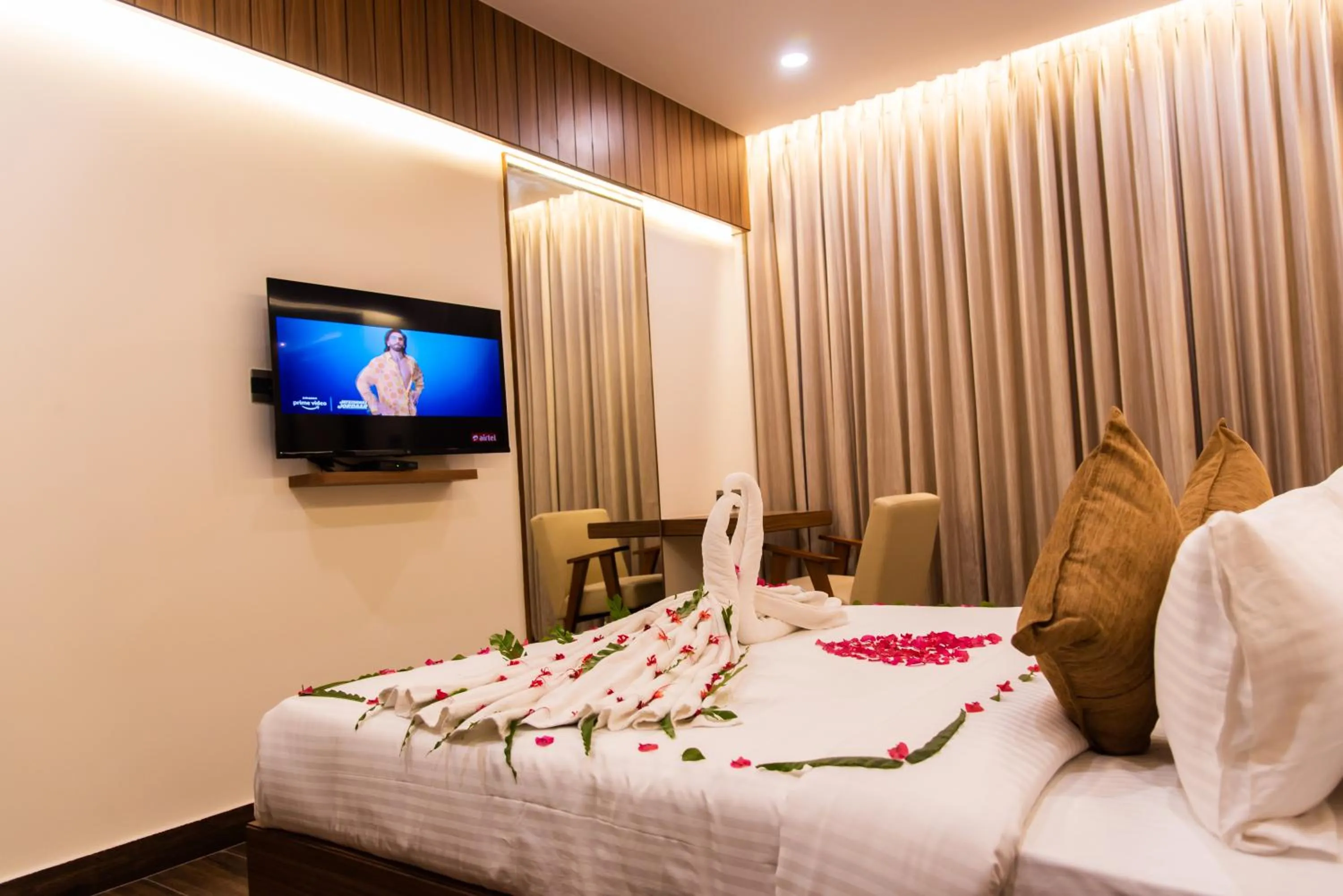 Bedroom, Bed in TGI Felicity