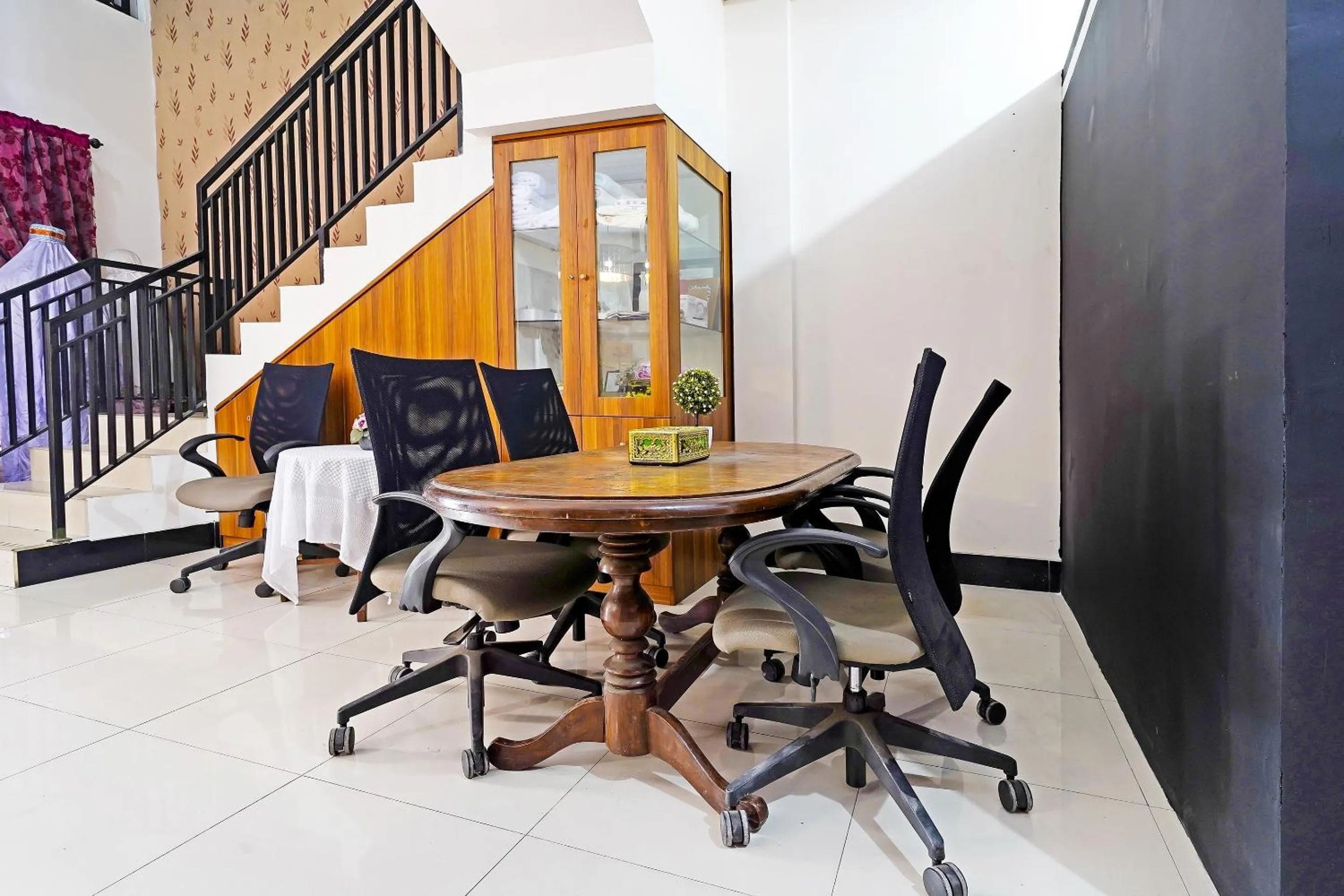 Lobby or reception in Hotel O Jawara Guest House Syariah