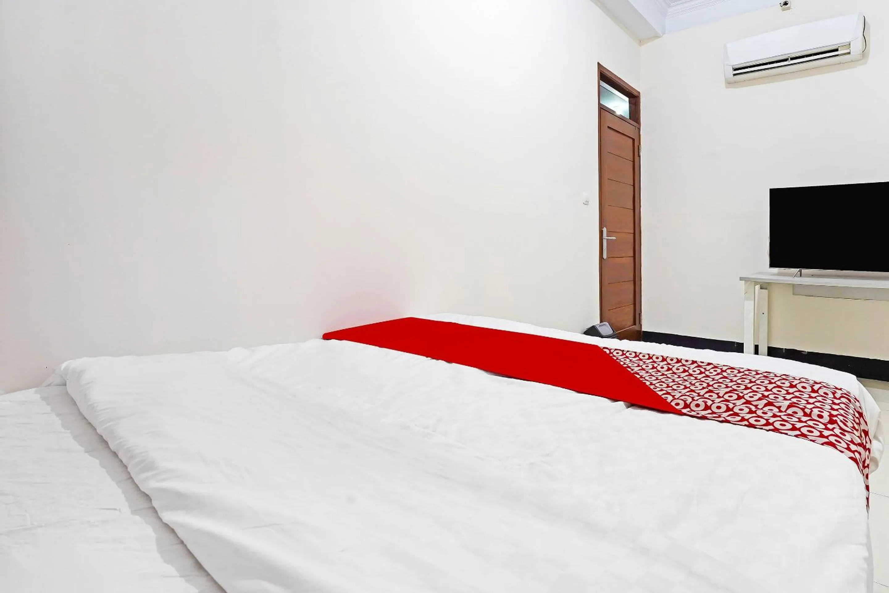 Bedroom in Hotel O Jawara Guest House Syariah
