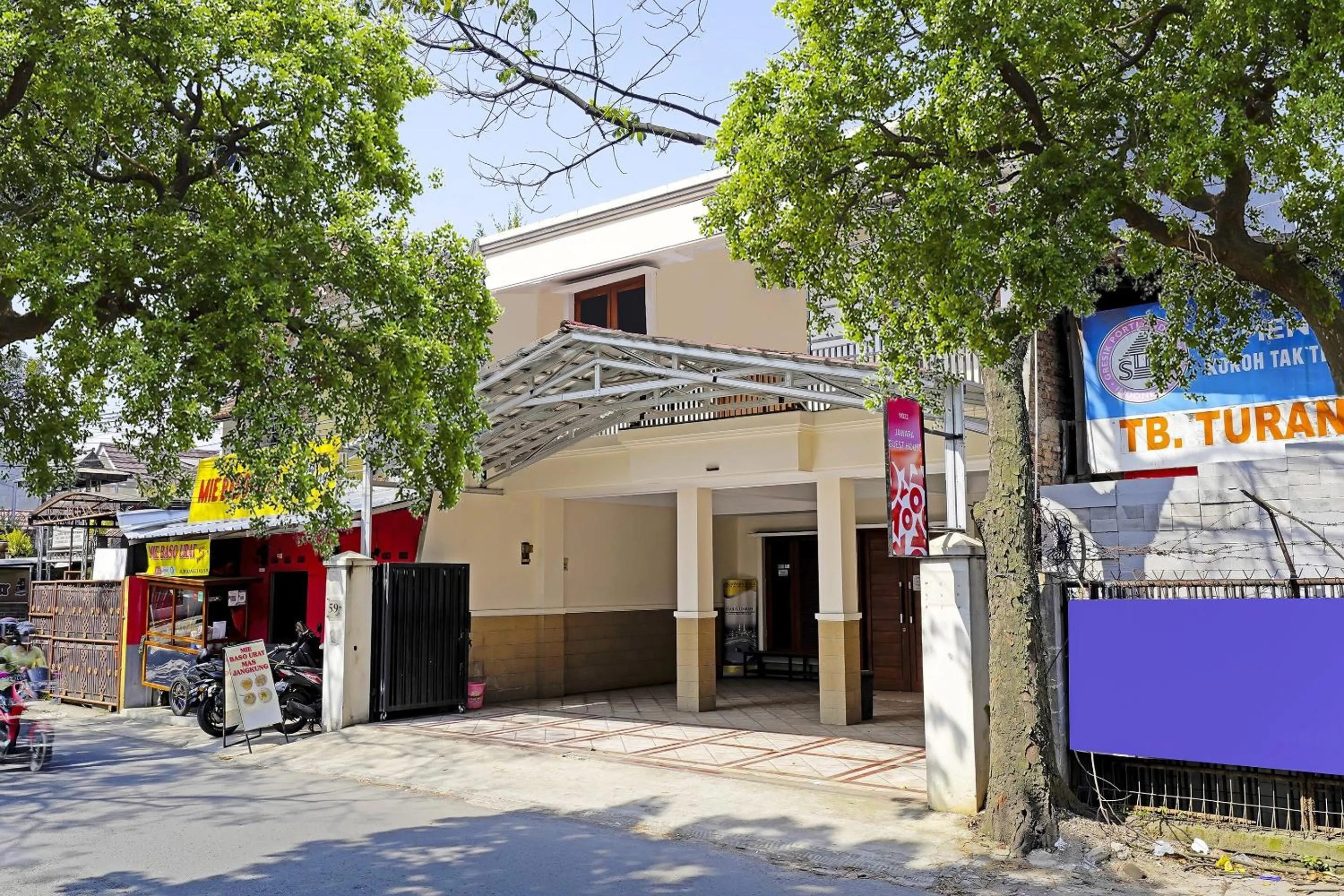Facade/entrance in Hotel O Jawara Guest House Syariah