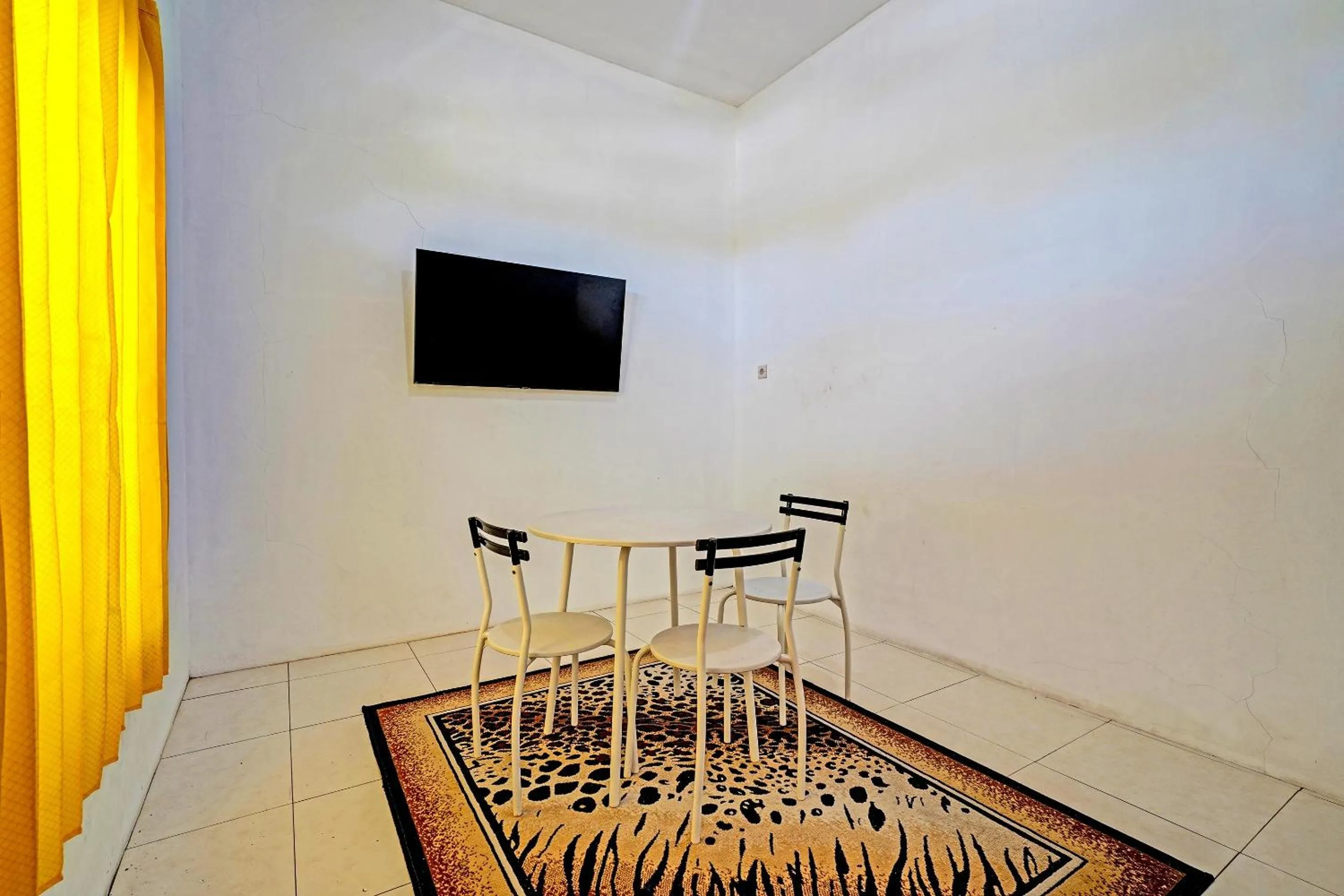 Bedroom in OYO 91329 Guest House Le-banon Syariah