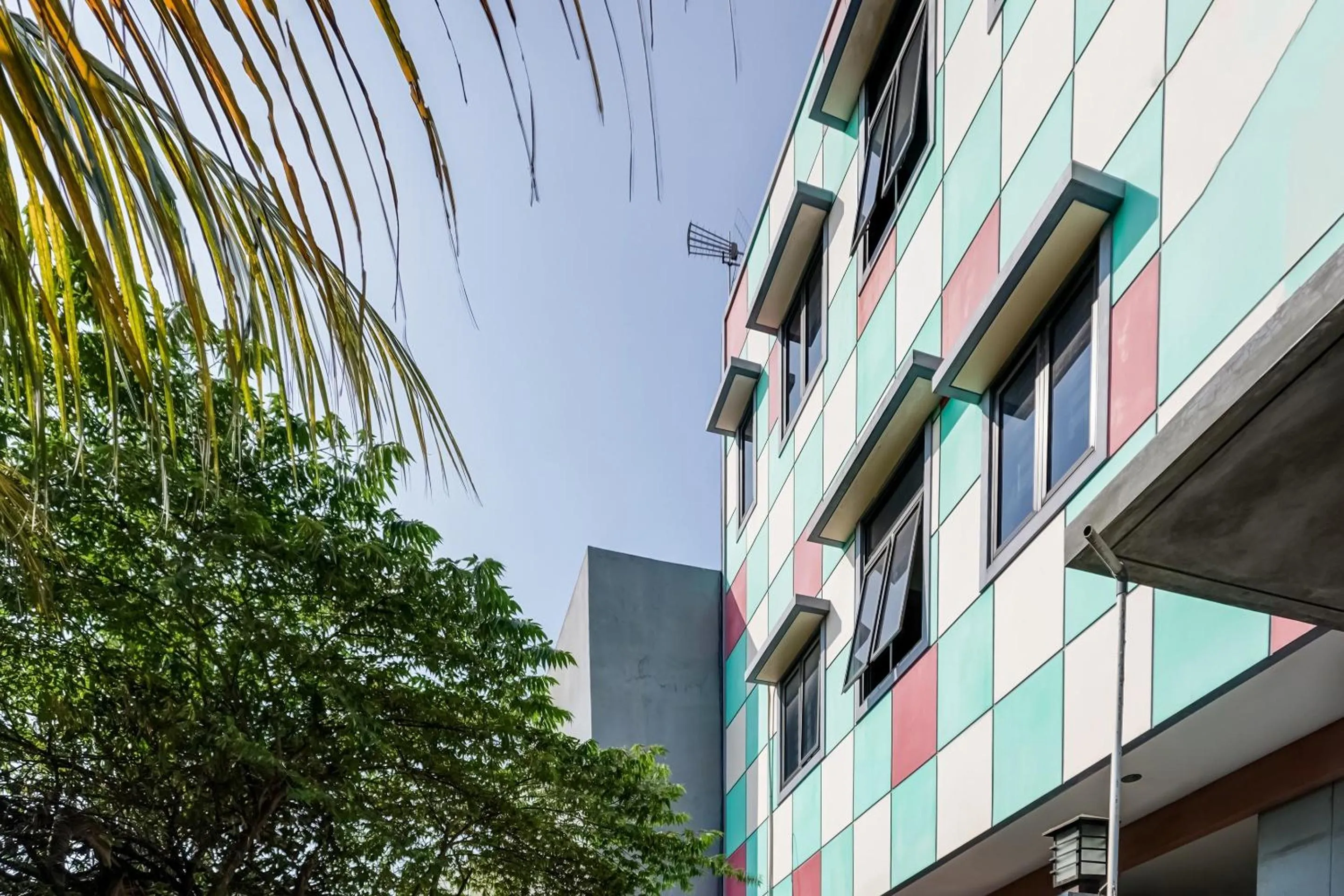 Facade/entrance in SPOT ON 91336 Guesthouse Tarumanegara