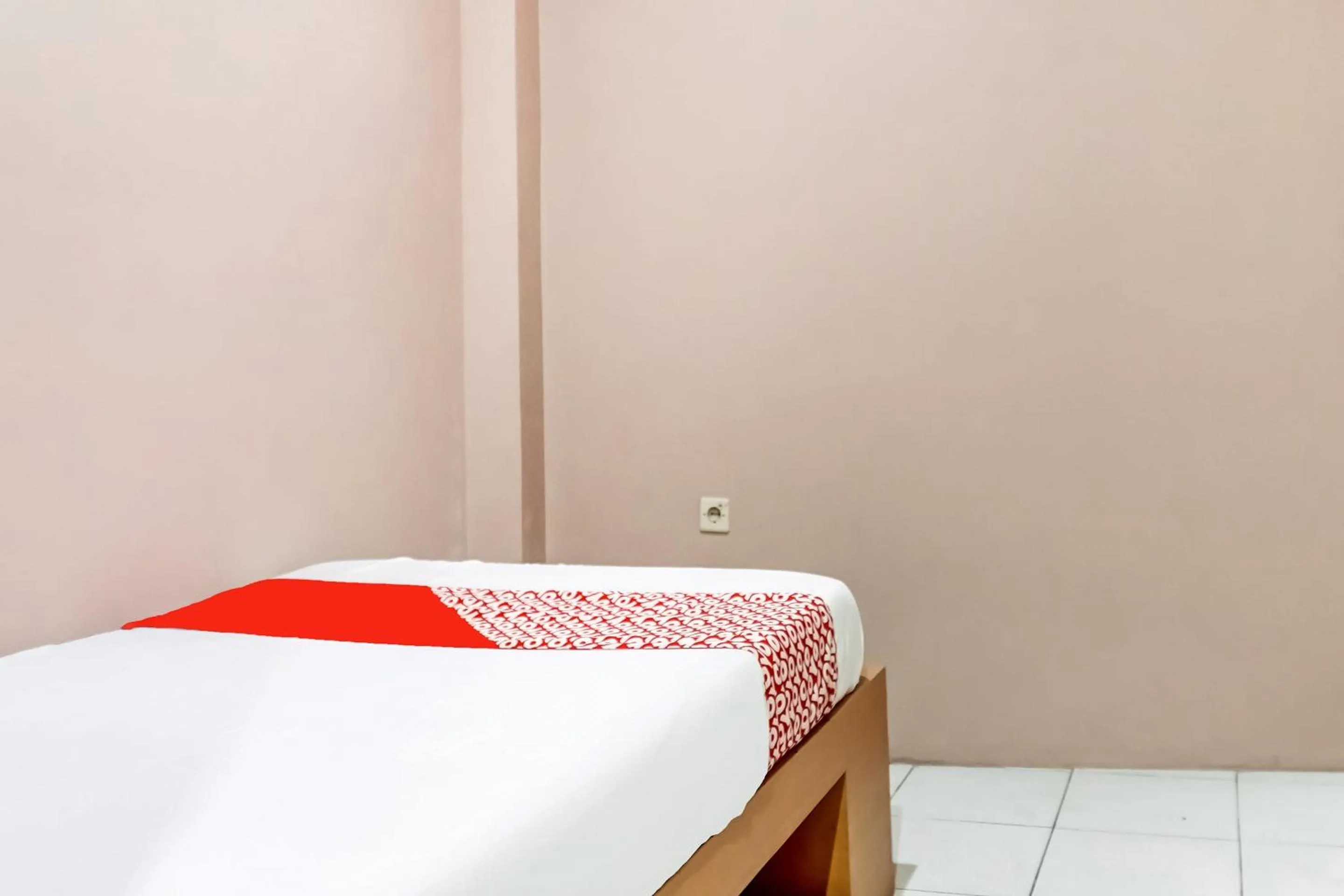 Bedroom, Bed in SPOT ON 91336 Guesthouse Tarumanegara