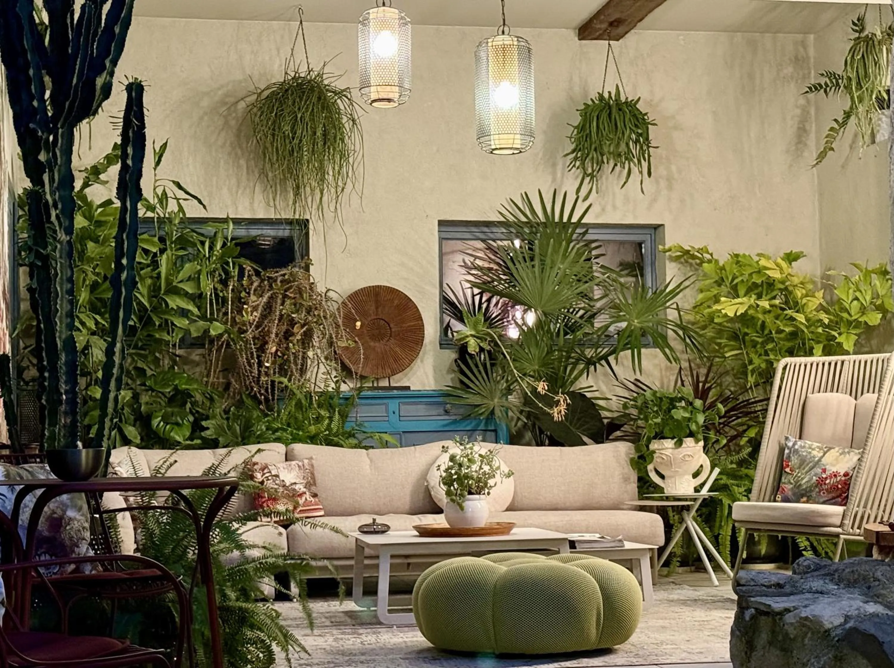 Patio in L'oiseau Bleu suite MERLE BLEU