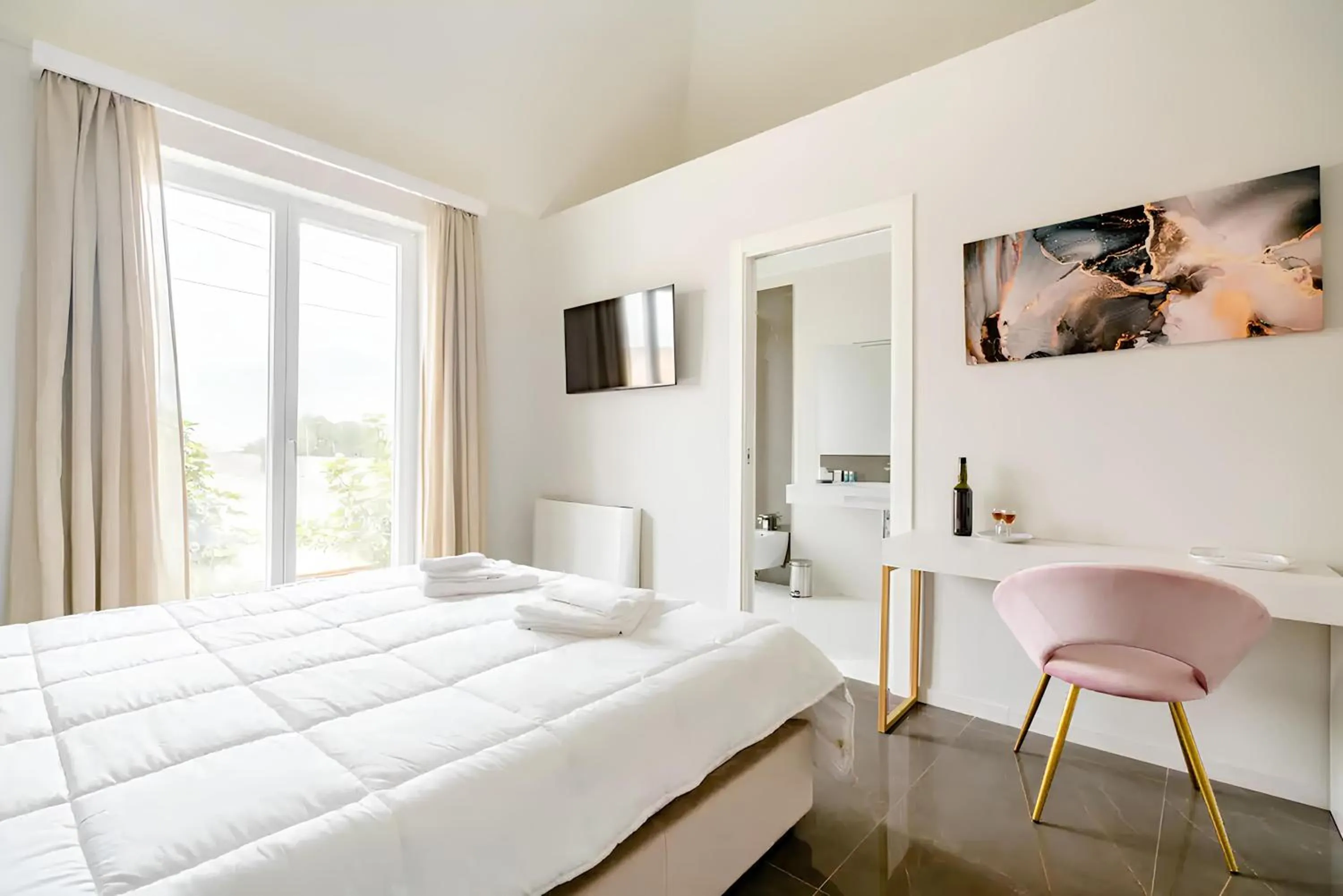 Bedroom, Bed in Shoruq