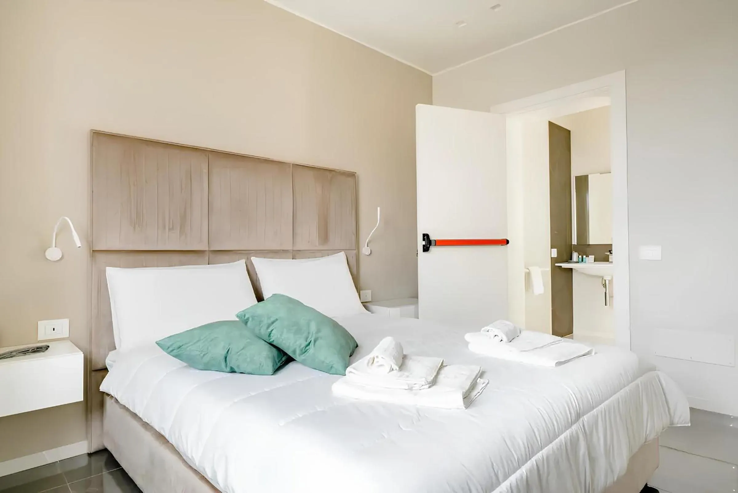 Bedroom, Bed in Shoruq