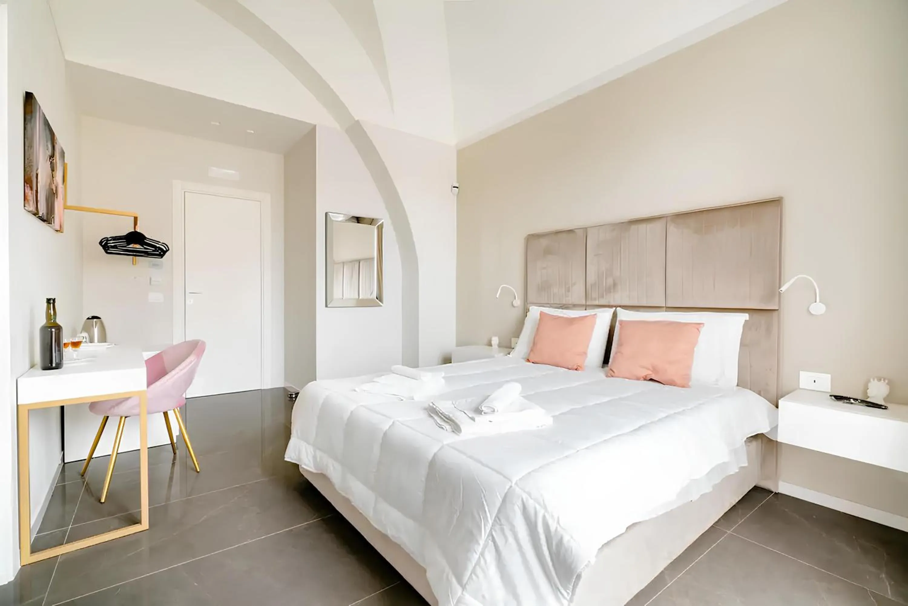 Bedroom, Bed in Shoruq