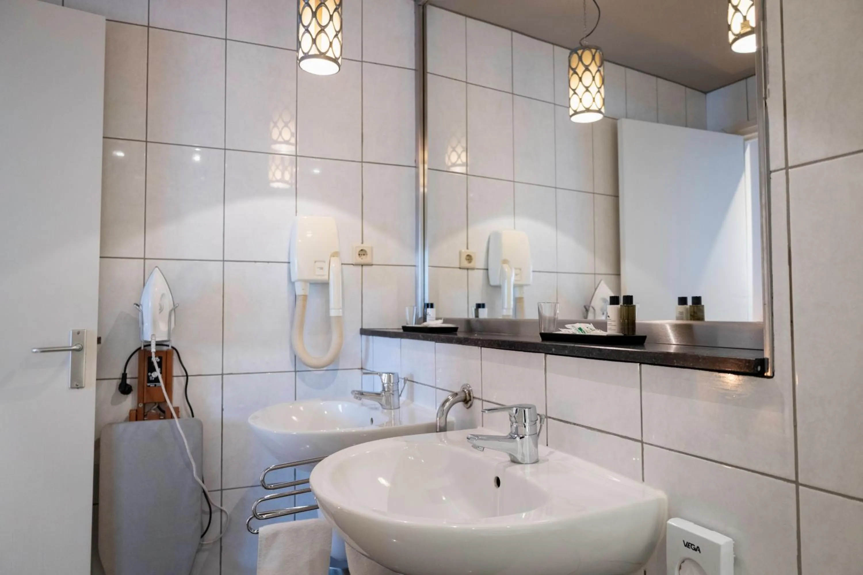 Bathroom in Bouteaque Hotel