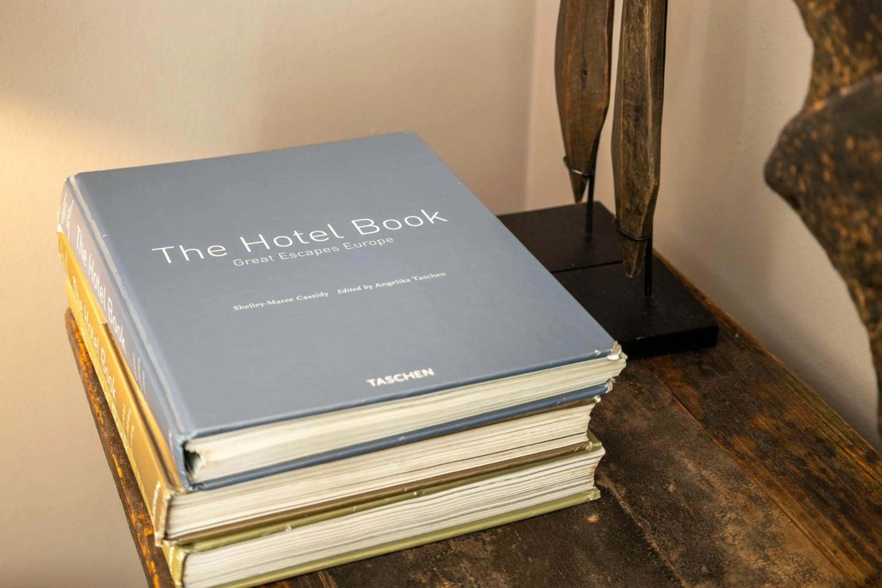 Decorative detail in Bouteaque Hotel