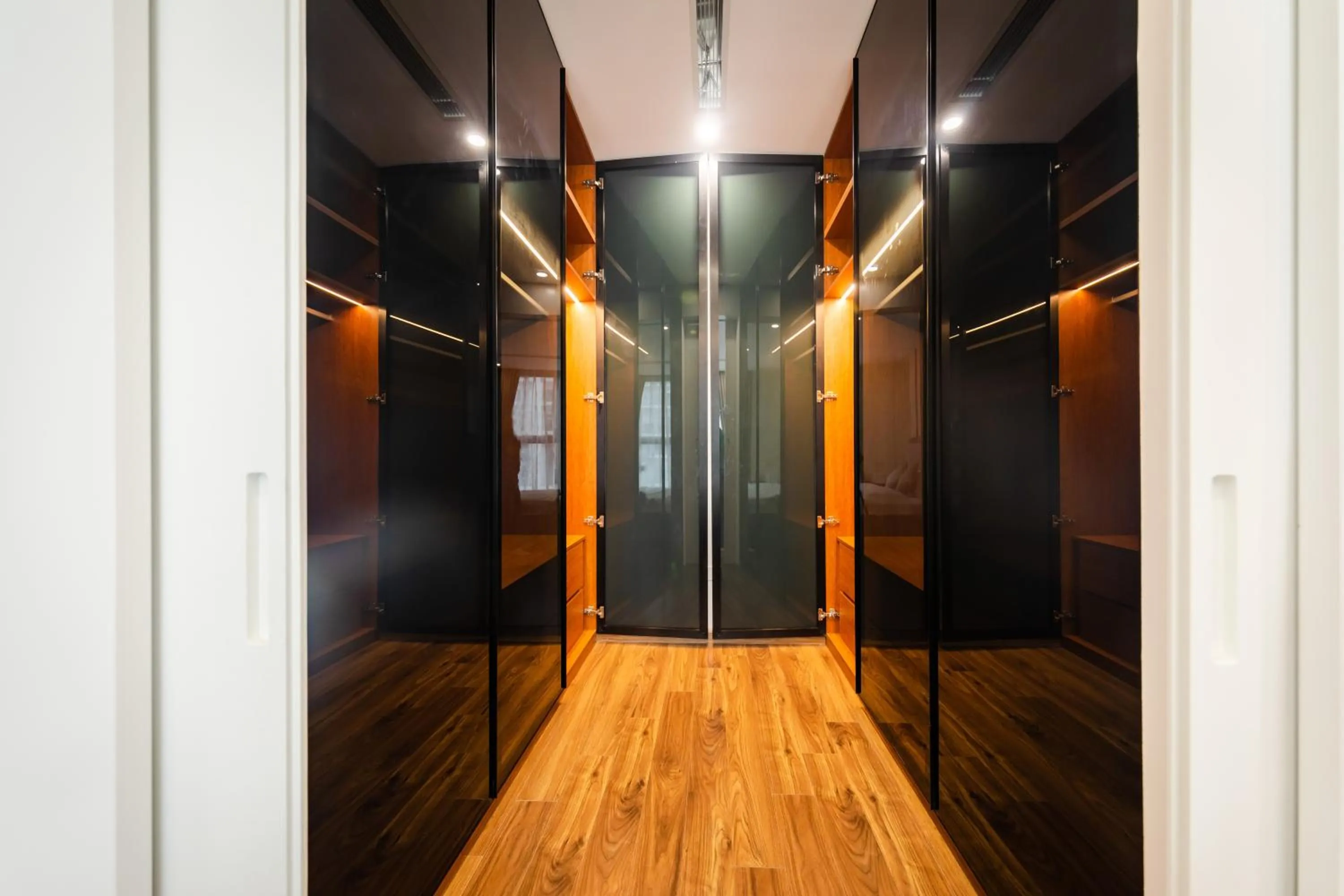 wardrobe in Five Star Westlake 1st-4th Floors Hotel & Serviced Apartment