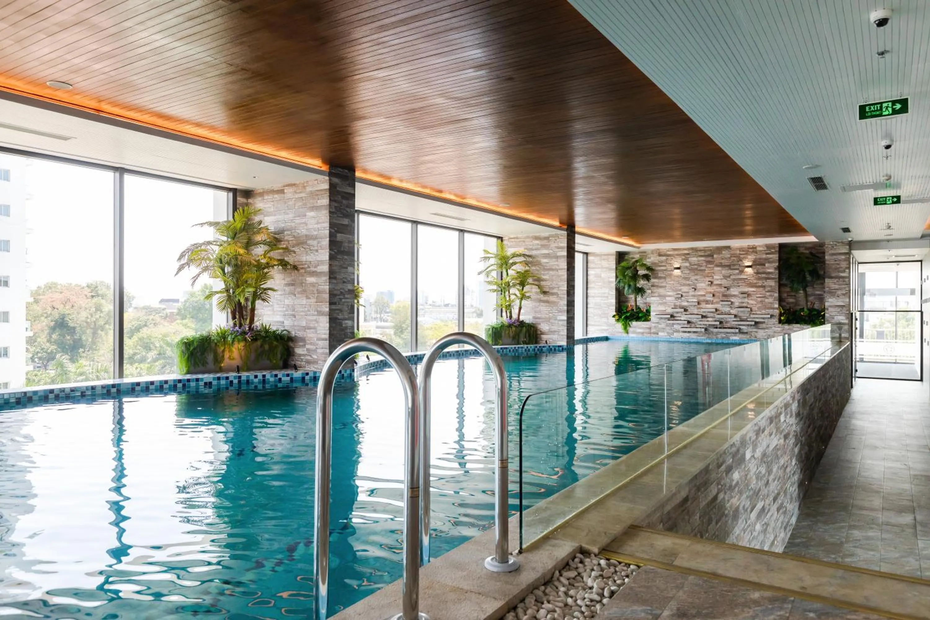 Swimming pool in Five Star Westlake 1st-4th Floors Hotel & Serviced Apartment