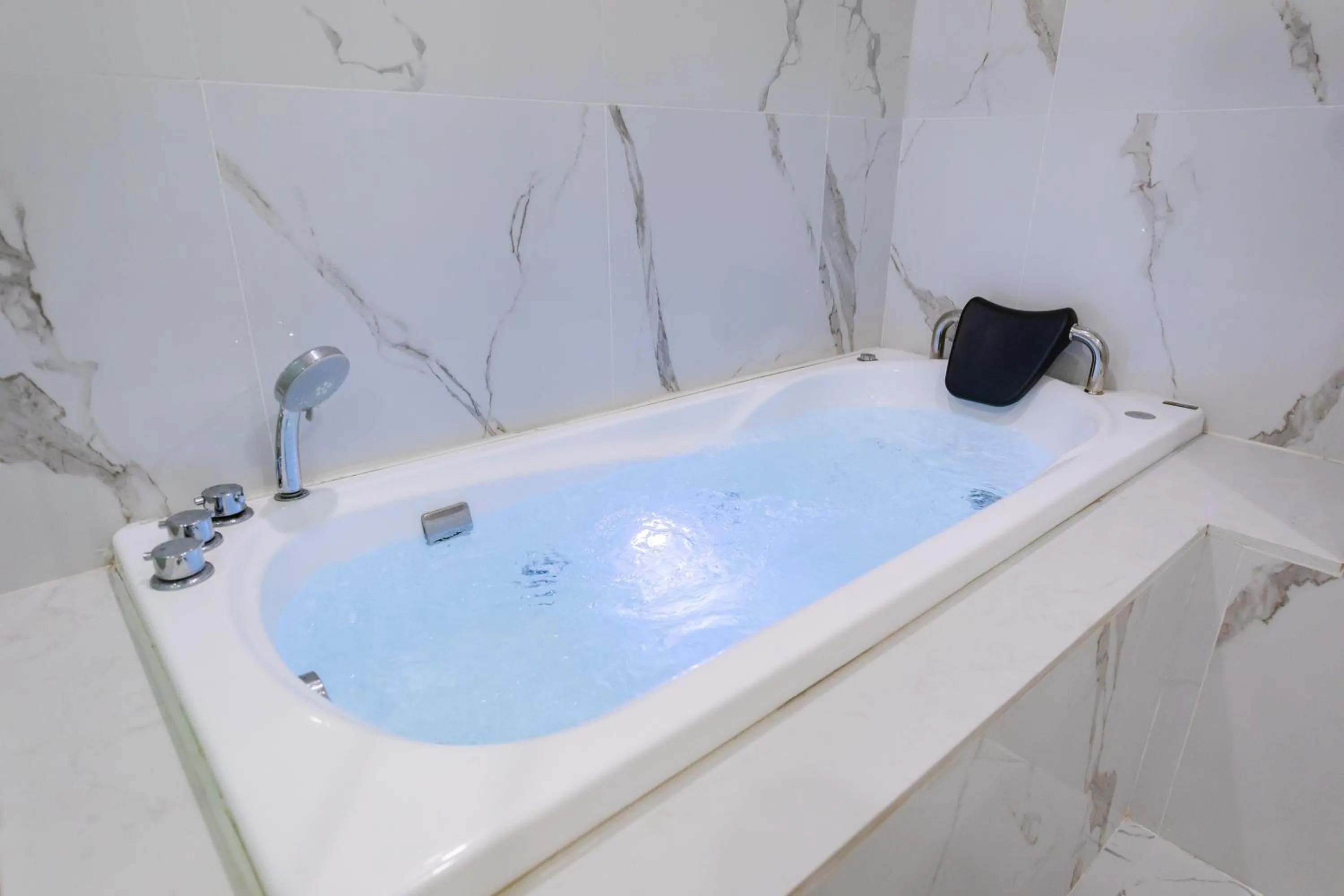 Bath in Five Star Westlake 1st-4th Floors Hotel & Serviced Apartment