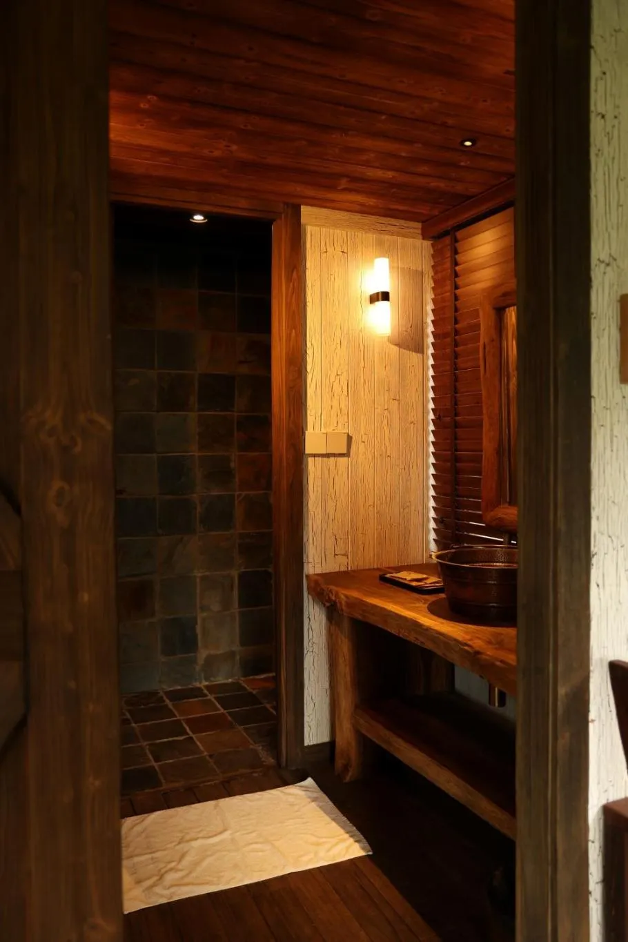 Photo of the whole room in Amaya Retreat