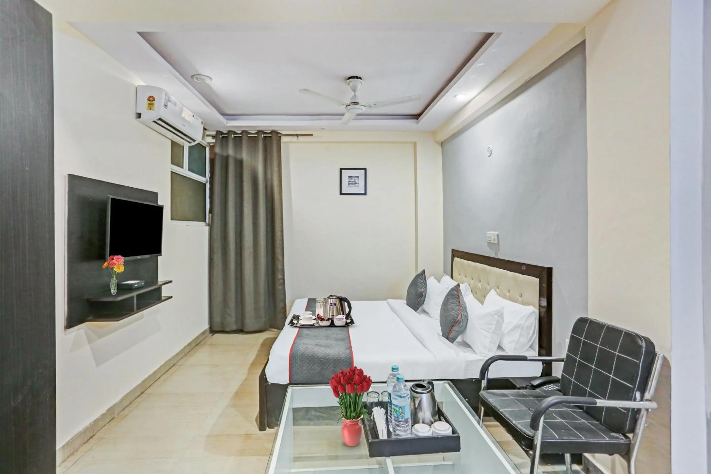 Bedroom, Bed in Townhouse Zodiac Near Botanic Garden of Indian Republic